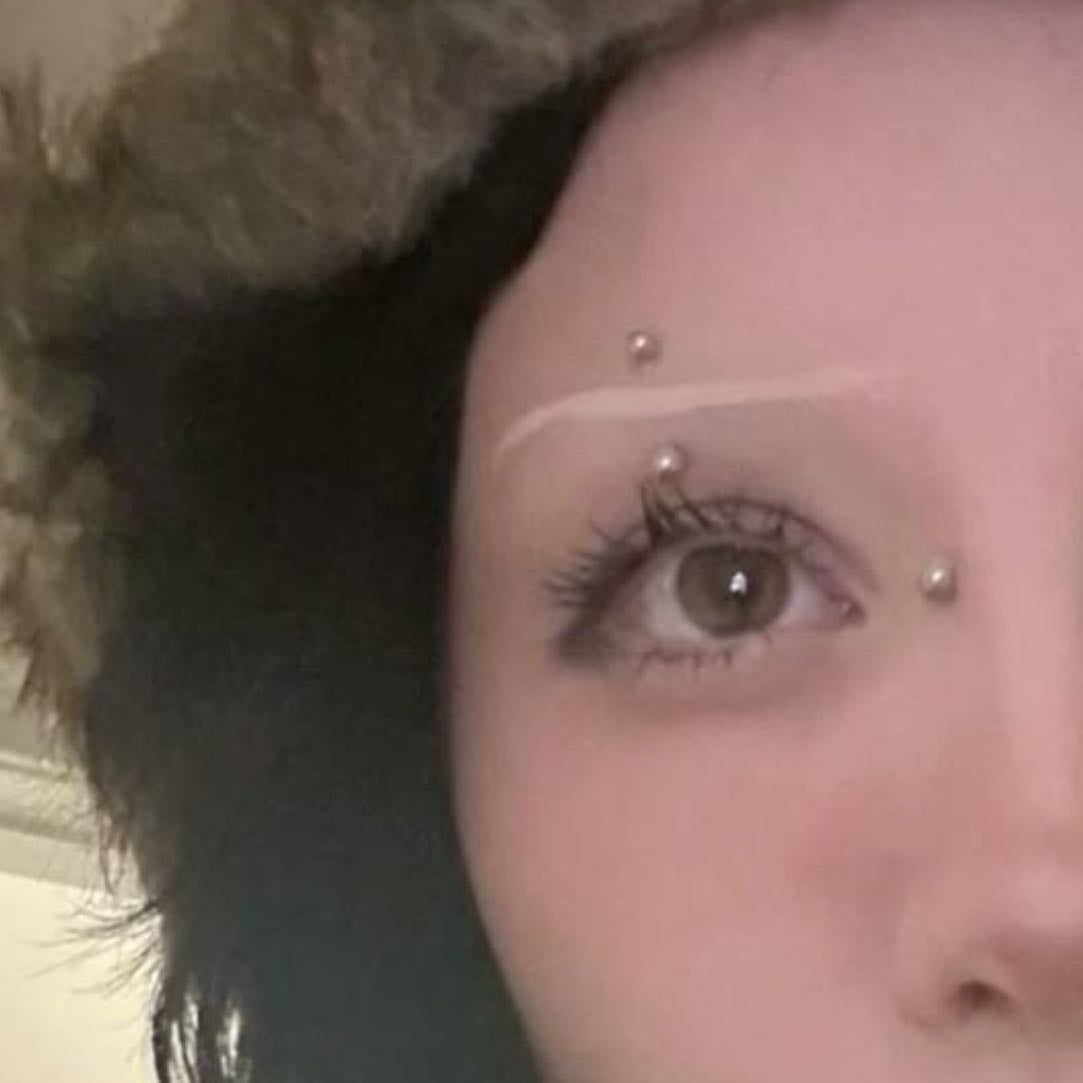 eyebrow
