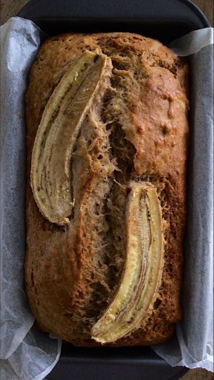 Bolo de banana - 1 ½ xícaras de chá de farinha de trigo
3 bananas maduras
3 ovos
2 colheres de sopa de manteiga sem sal
1 xícara de chá de açúcar
1 xícara de chá de leite
1 colher de sopa de canela em pó
1 colher de sopa de fermento em pó
