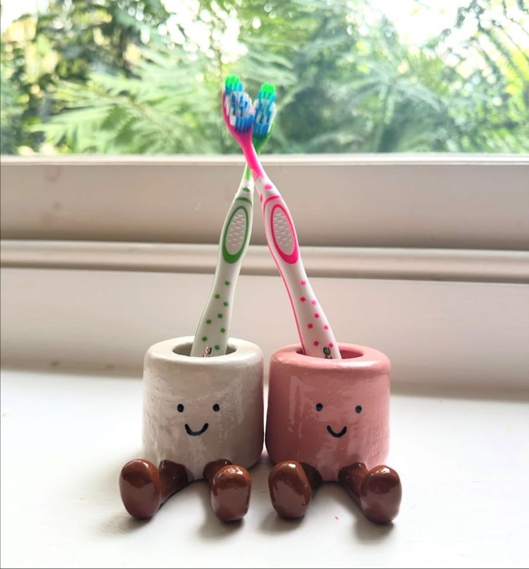 Toothbrush holder