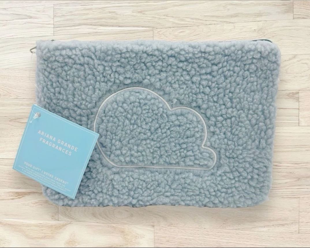 Cloud Free Gifts bag (7)