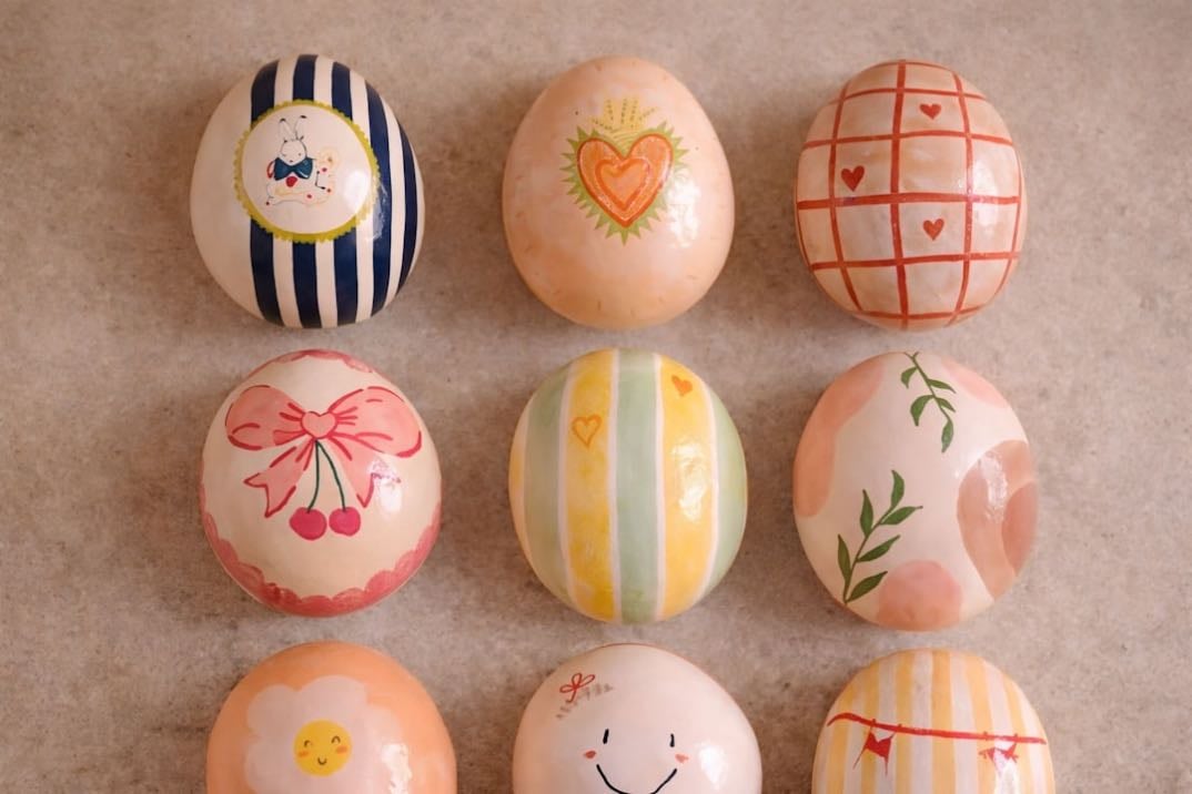 paint eggs