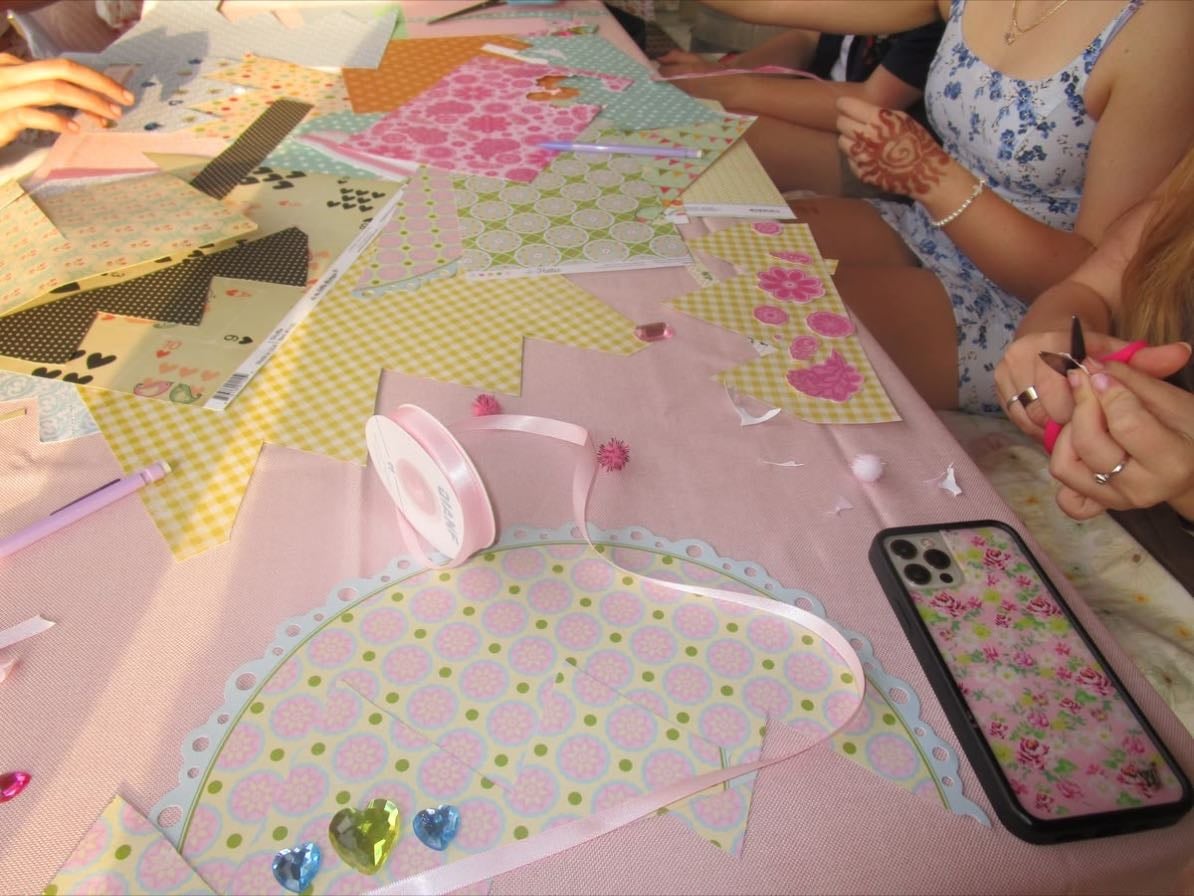 arts n craft picnic - β€οΈβ everyone would bring their own materials, so you all could just share!!