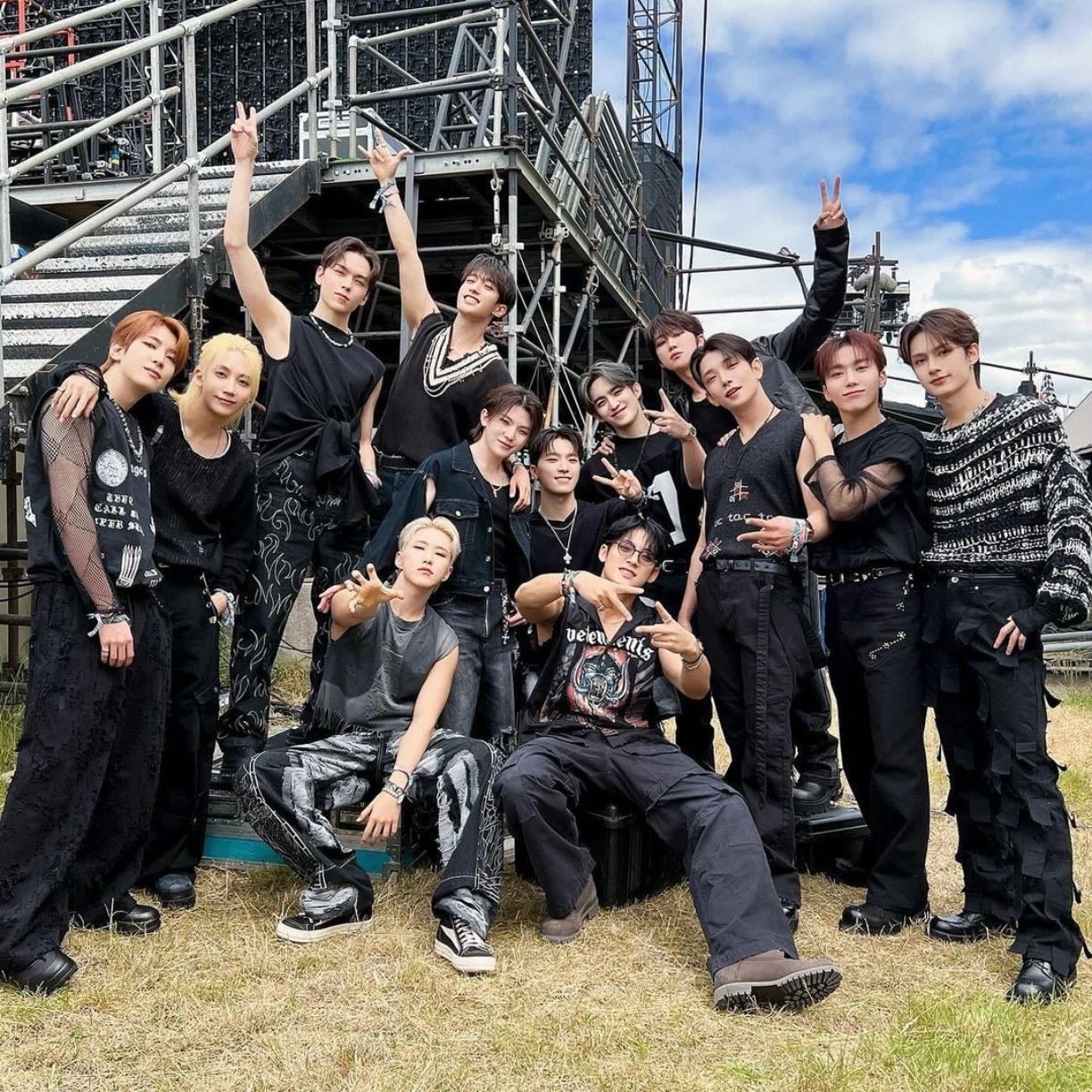 SEVENTEEN - Artist