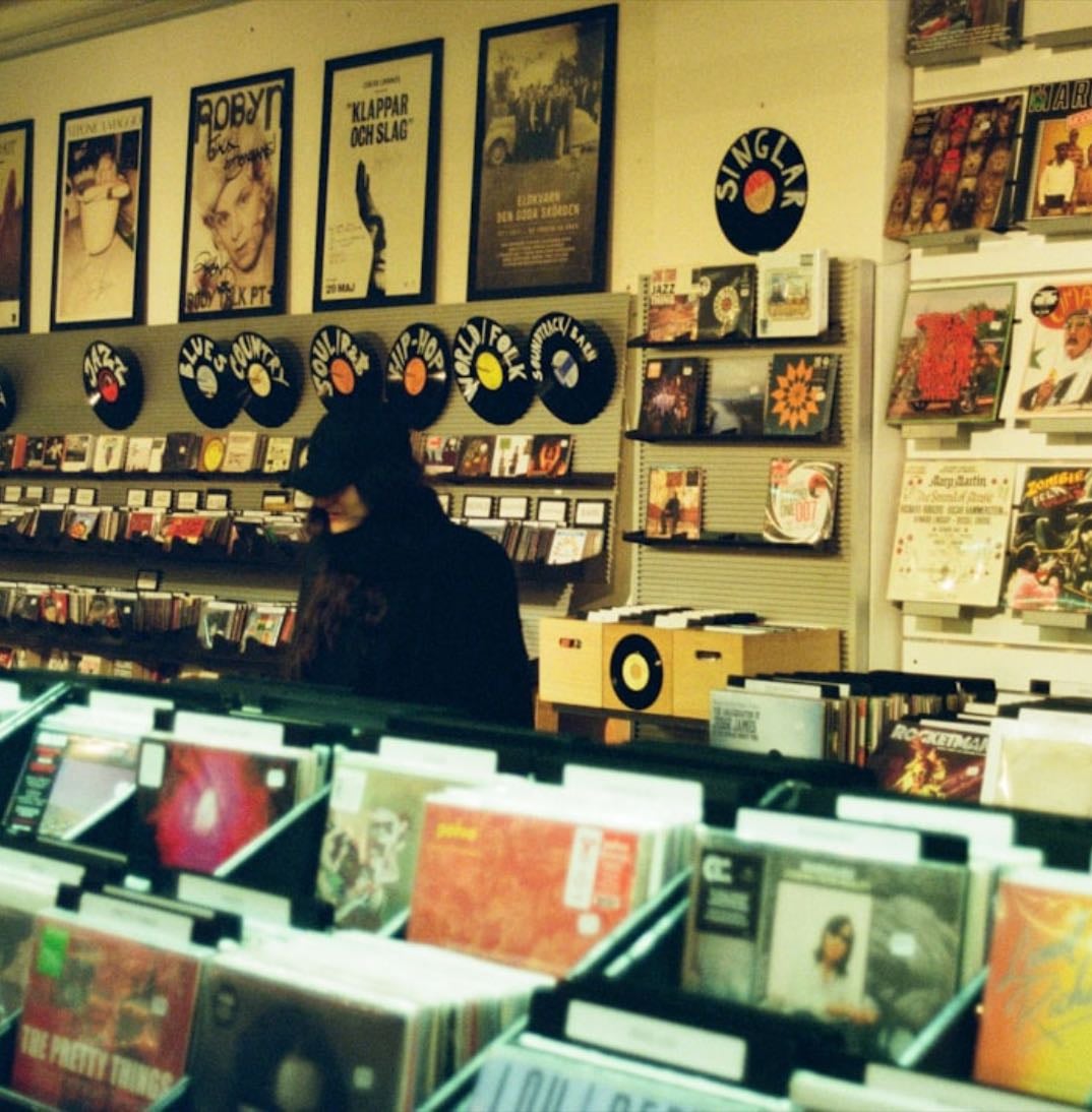 physical media: vinyls & cds - Music hypelist by h馃悰