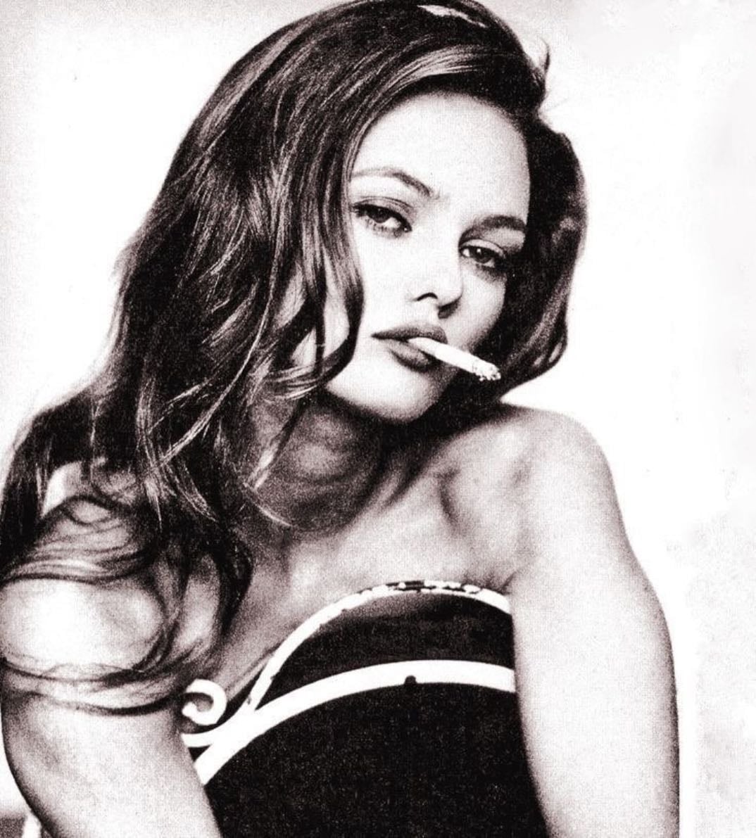 Vanessa Paradis ౨ৎ - Artist