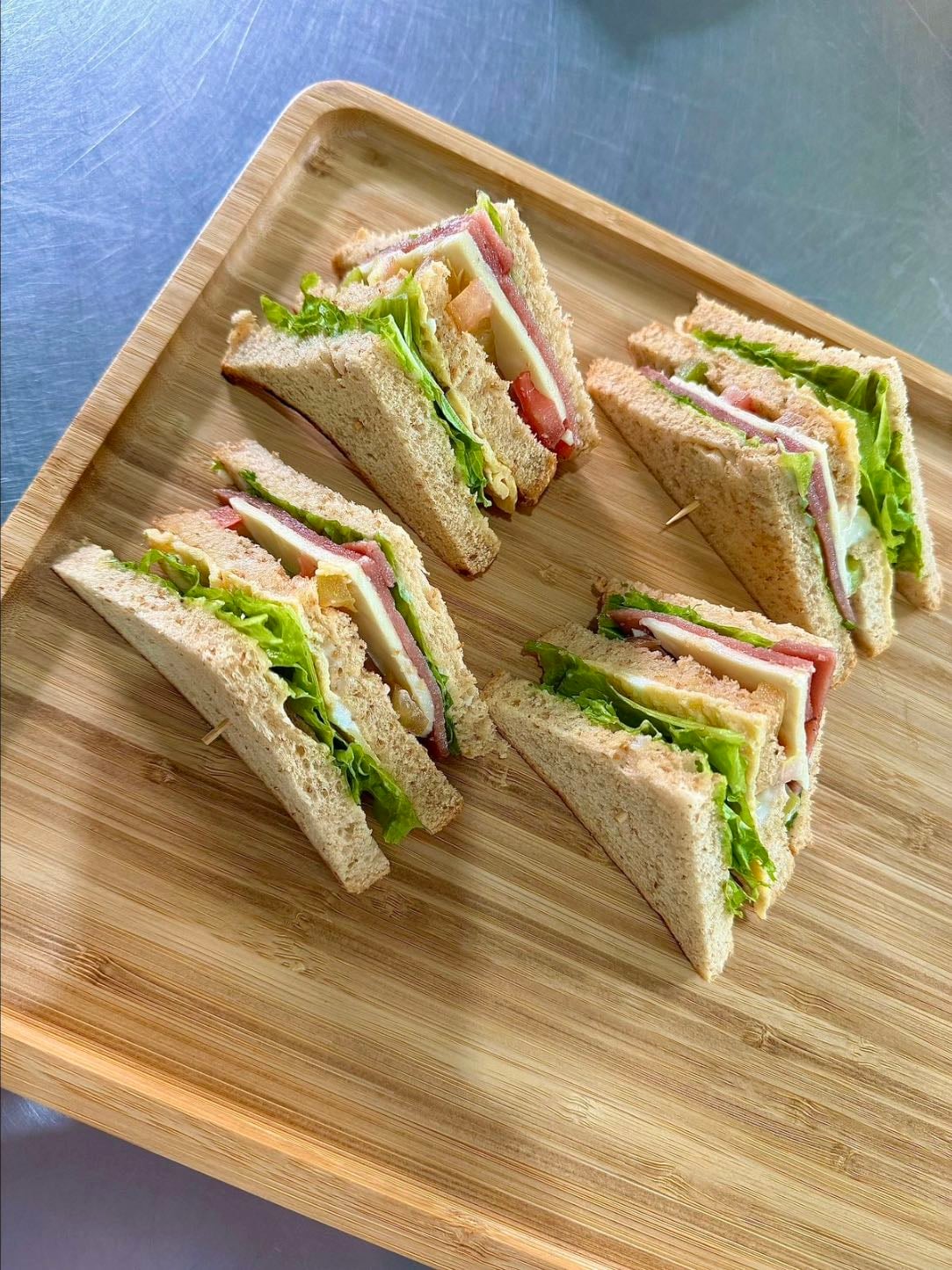 Cute little triangle sandwiches 🥪
