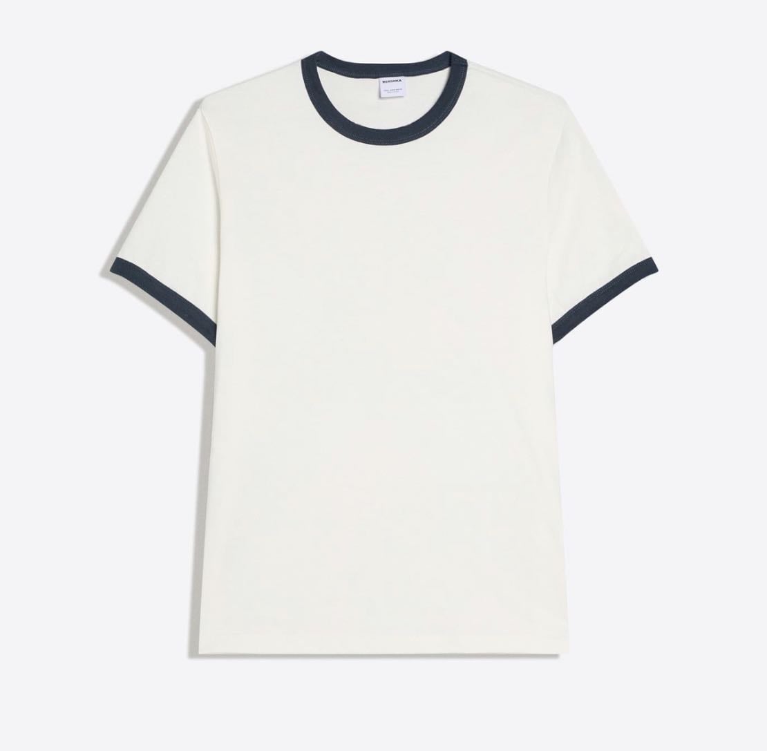 CAMISETA DE MANGA CURTA COM CONTRASTE NA BARRA - R$ 109,00 Tamanho EP