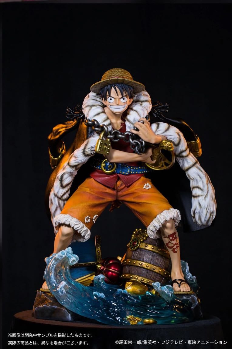 Luffy big statue