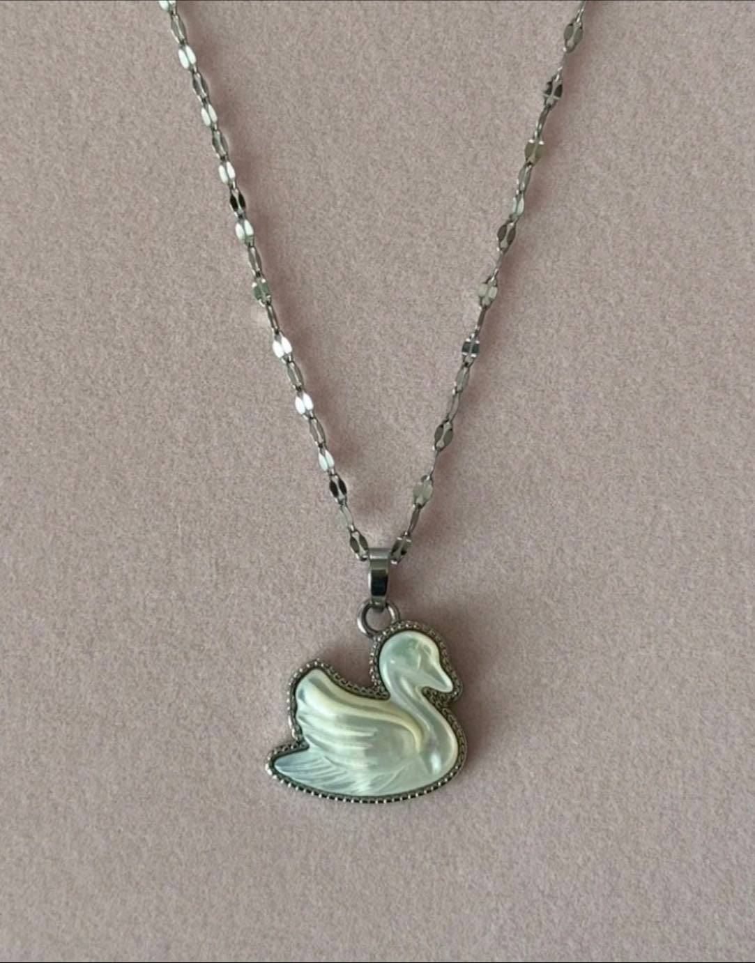 Femmenina Mother of Pearl Necklace