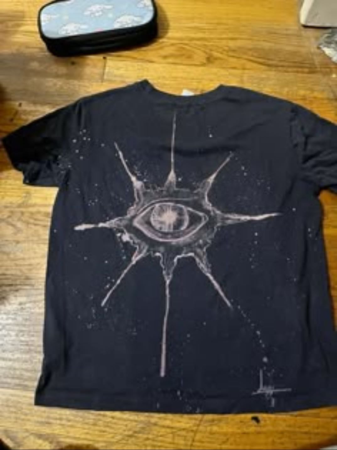 Paint on a shirt with bleach