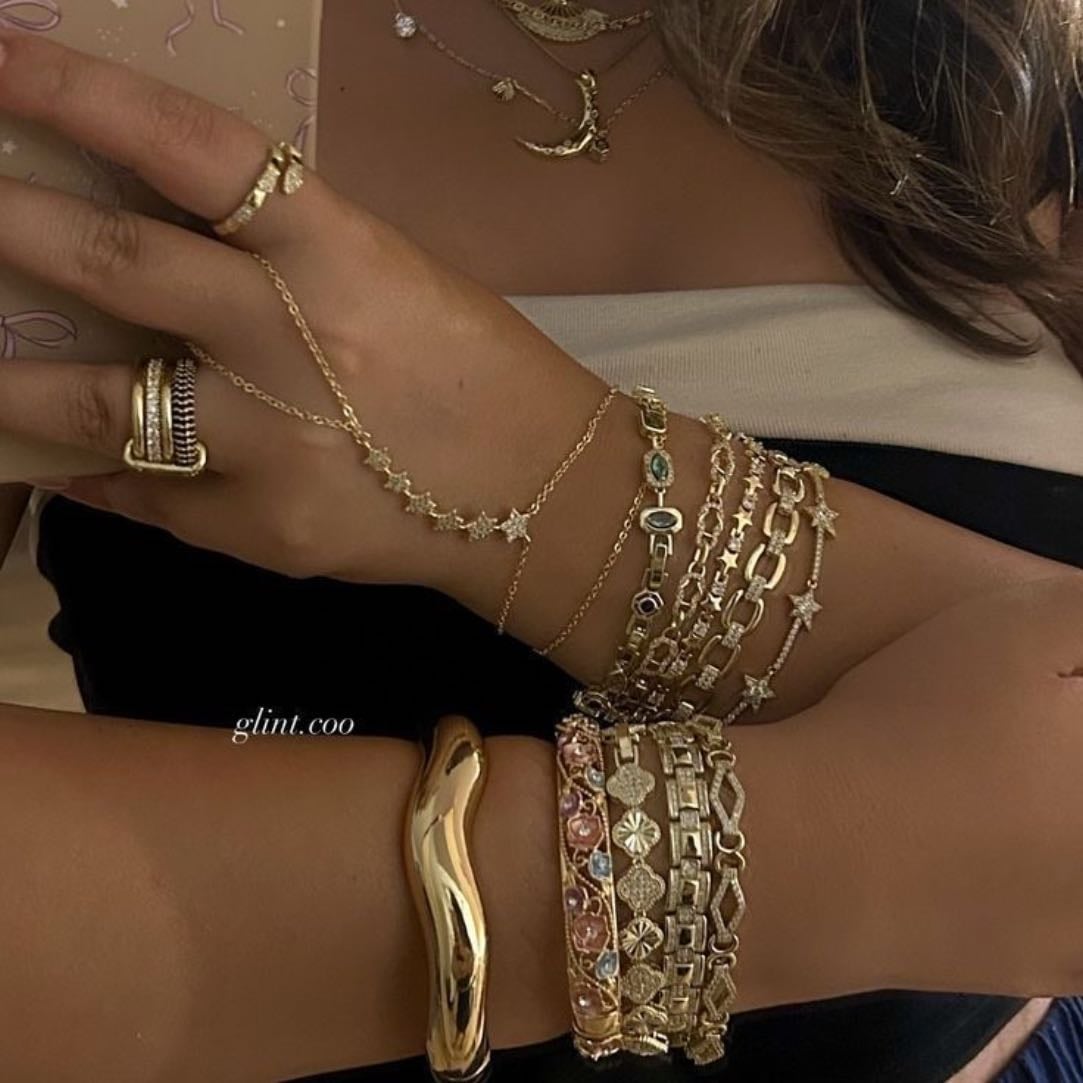 accesorios dorados - de este estilo