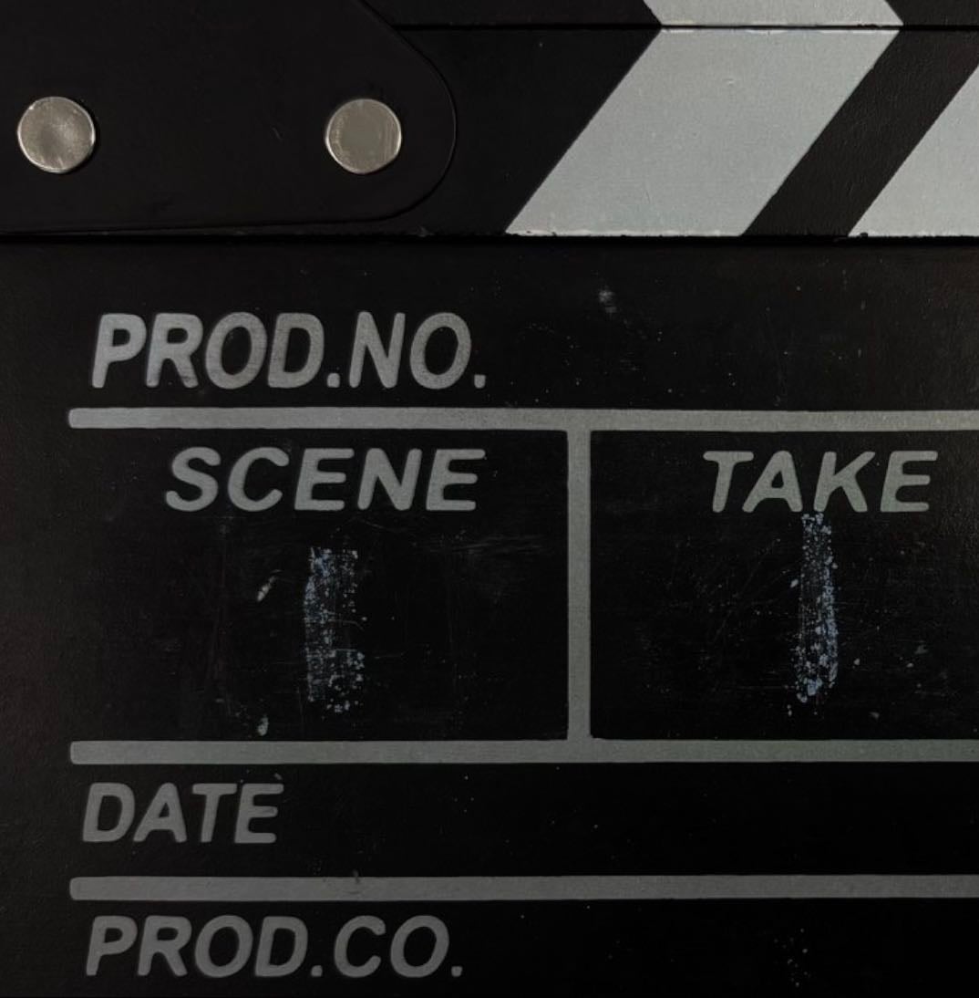 🎬