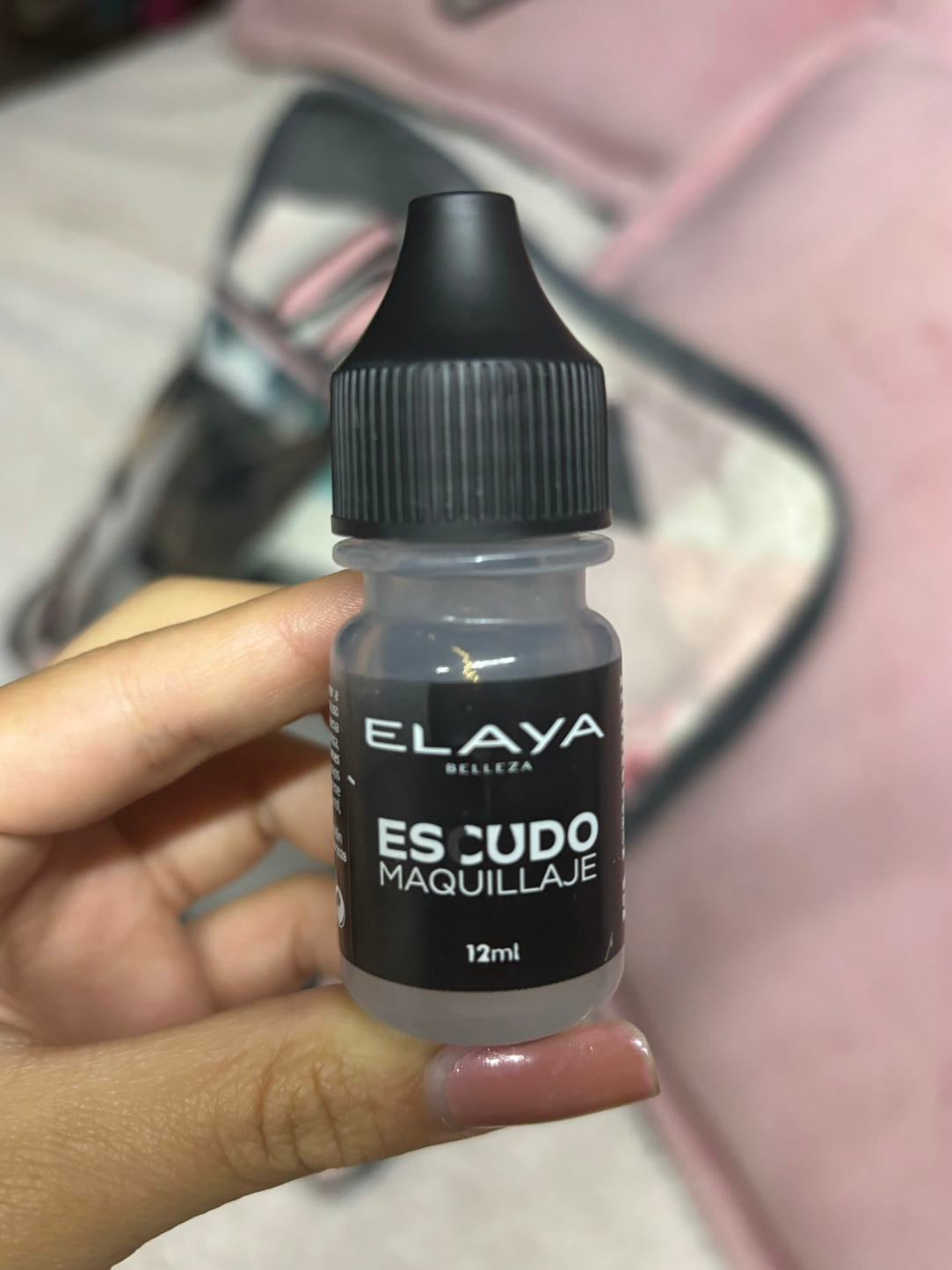 Escudo de maquillaje Elaya - $15.000 COP ayuda a que el maquillaje dure mas tiempo. Yo lo uso poniendole una gotica à la base y siento que si ayuda a qué se mantenga mejor durante el dia