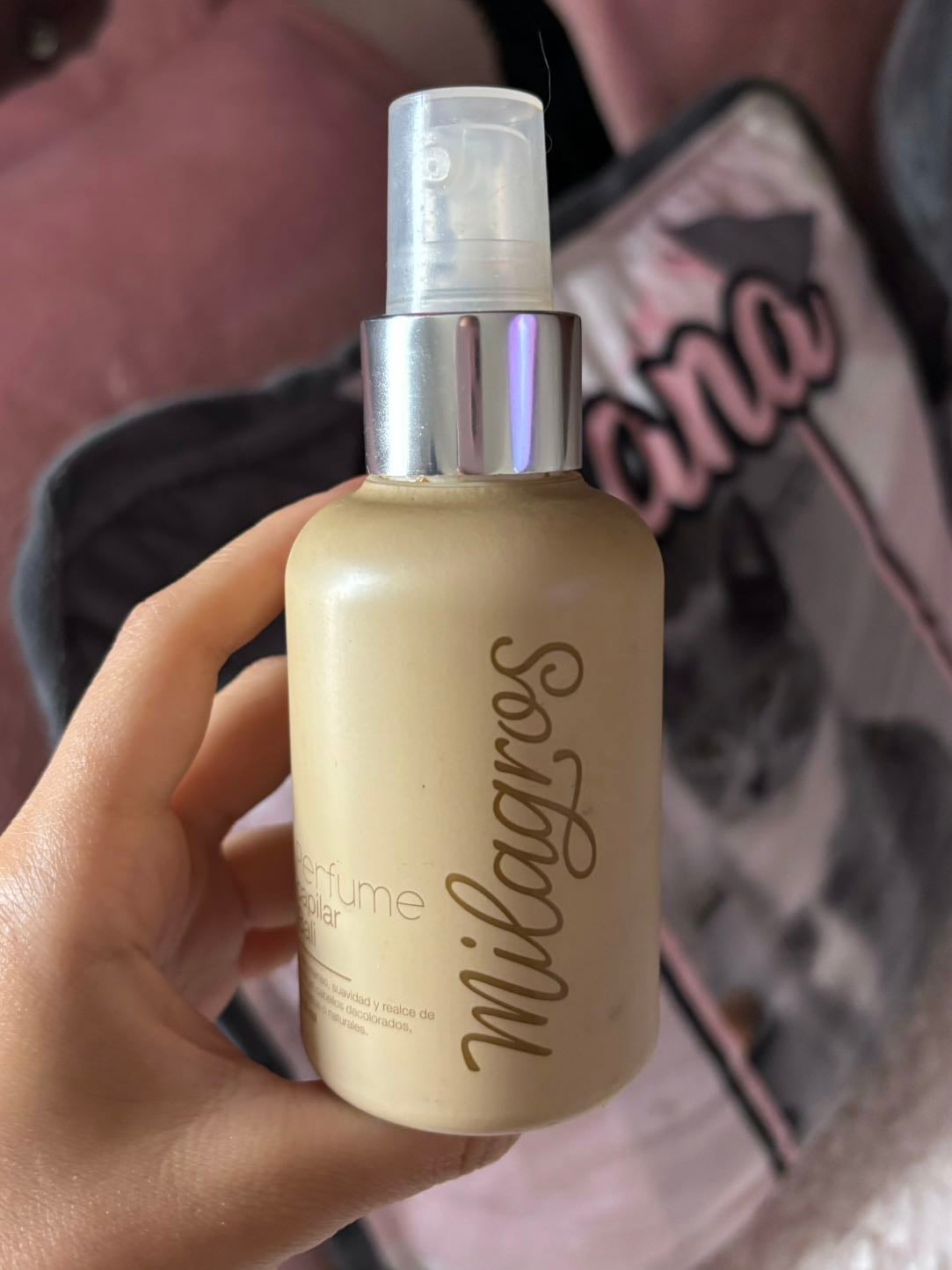 Perfume capilar vainilla - Lo uso para que el cabello también huela Rico y combine con todo. Huele dulcecito y dura bastante sin dejar el pelo pesado