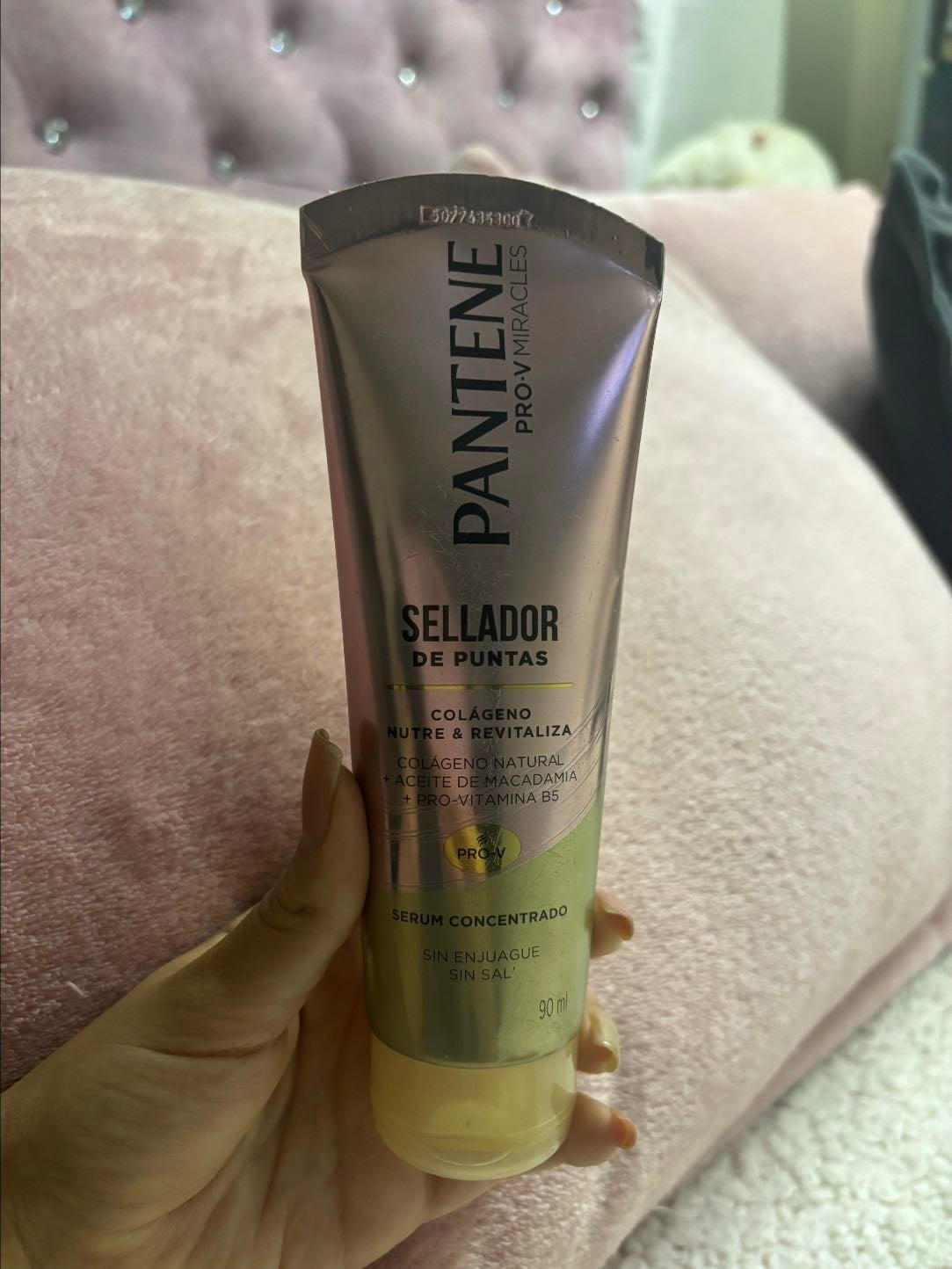 Sellador de puntas Pantene - $25.000 COP Mejora las puntas al instante, es muy ligero y no deja sensacion pesado. Lo malo es que su efecto dura muy poquito, entonces toca reaplicar varies veces Durante el dia
