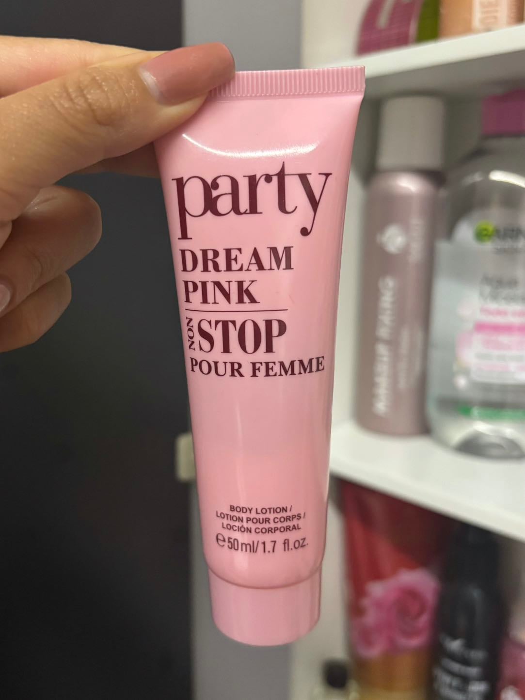 Crema Dream party - Es una crema perfumada que Huele a champagne rose y lo utilizo con su duo de perfume