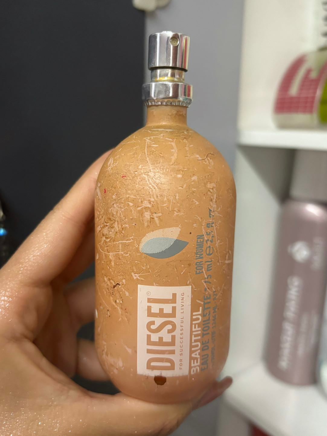 Diesel Beautifully - Huele como a chocolate es de mis perfumes favoritos, su olor es tan especial y diferente, no lo encontrado en otro lugar y perfecto para el dia a dia aunque si es como para una vibra elegante y romantica