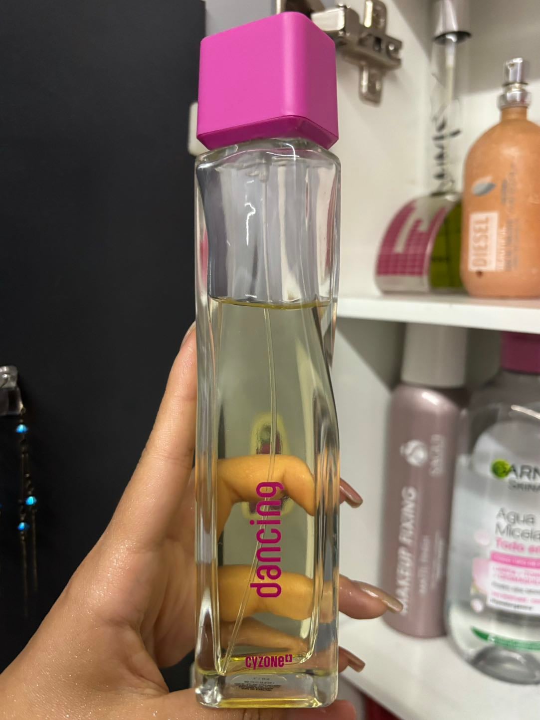 Dancing cyzone - Es ligero y femenino con notas florales, ideal si quieres algo fresco y comodo
