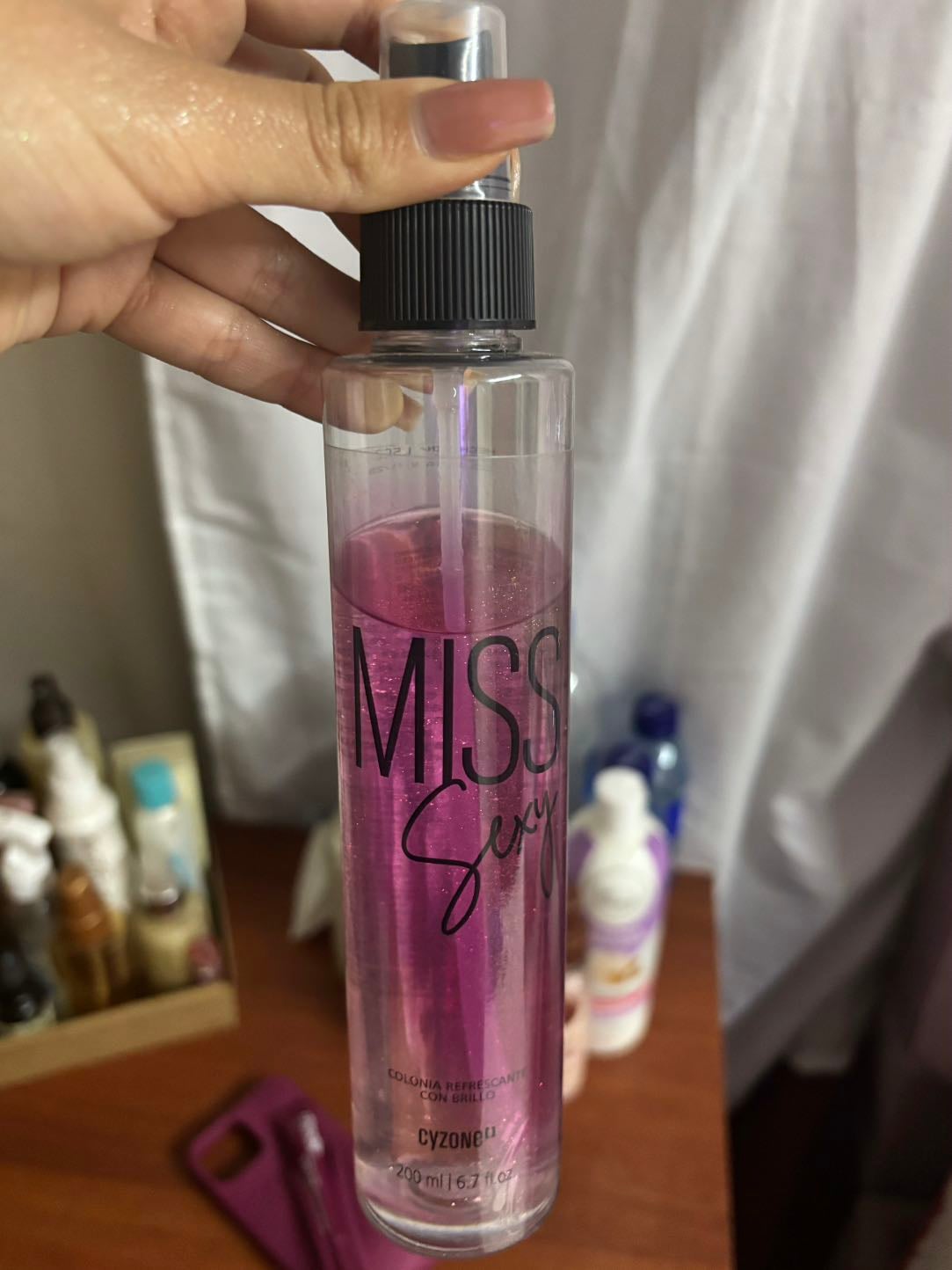 Perfume Miss sexy - Huele como a sandia y en el fondo Dulce de vainilla, es fresco y juvenil para uso diario