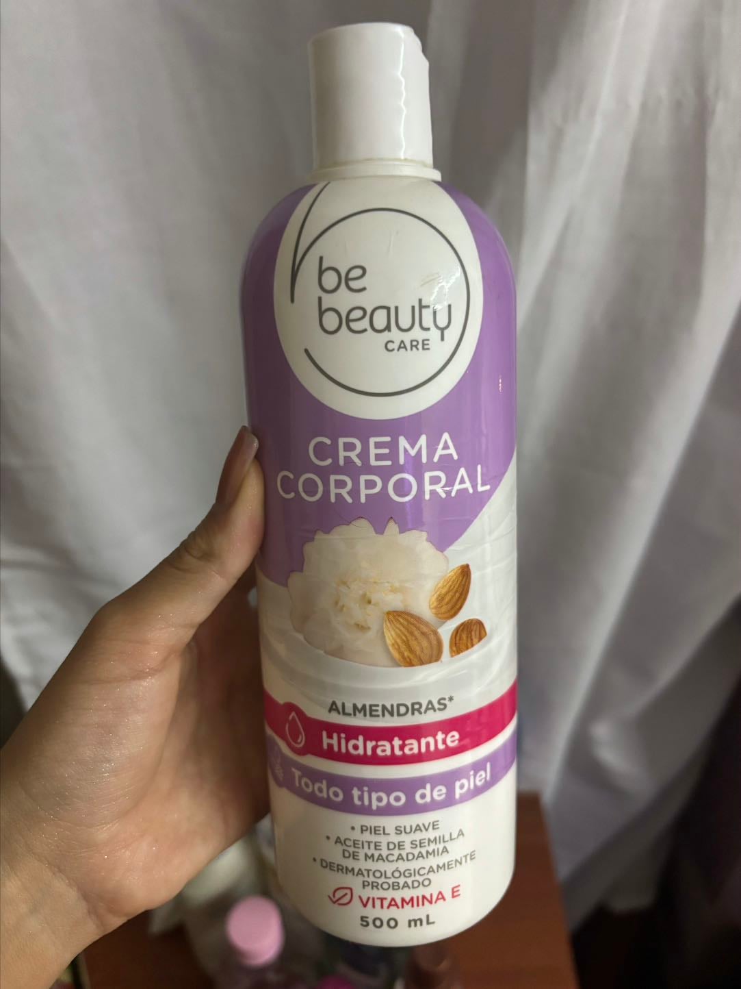 Crema de almendras Be Beauty - Hidrata bien la piel y deja un olor suave a almendra que combina perfecto con perfumes dulces
