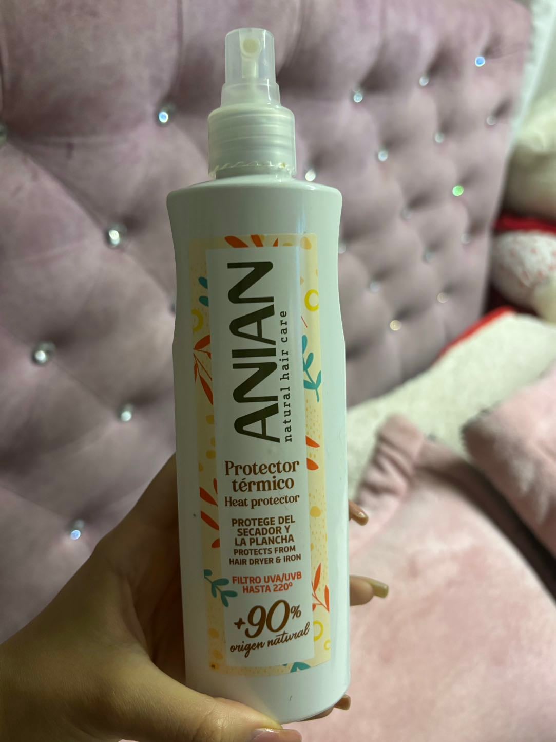 Protector termico Anian - $10.000 COP La verdad por el precio es demasiado bueno, protege del calor y deja el cabello suave. Es de esos productos economicos que valen la pena