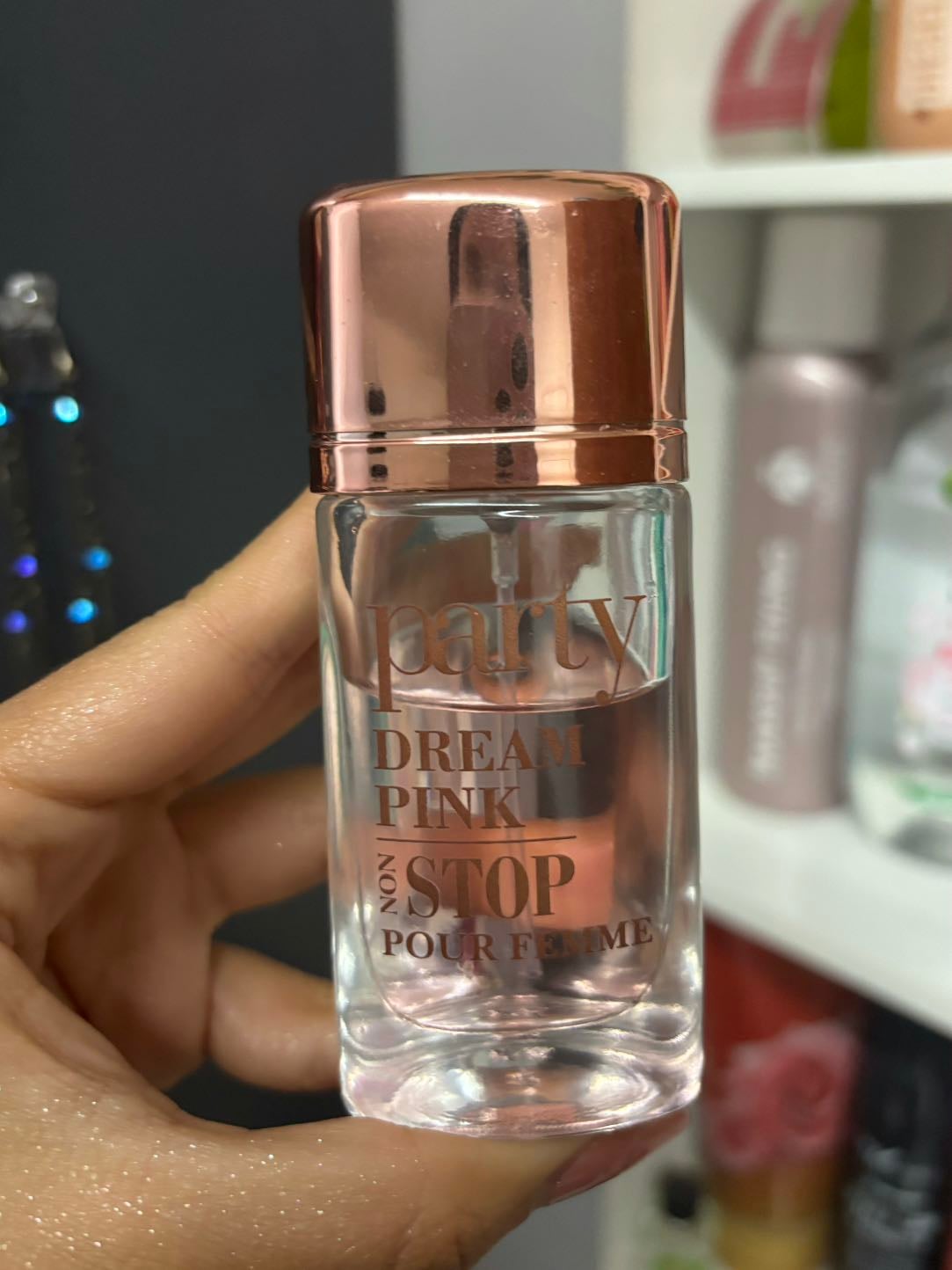 Perfume Party dream pink - Es femenino y floral, tiene vibra dulce, ligera y juvenil