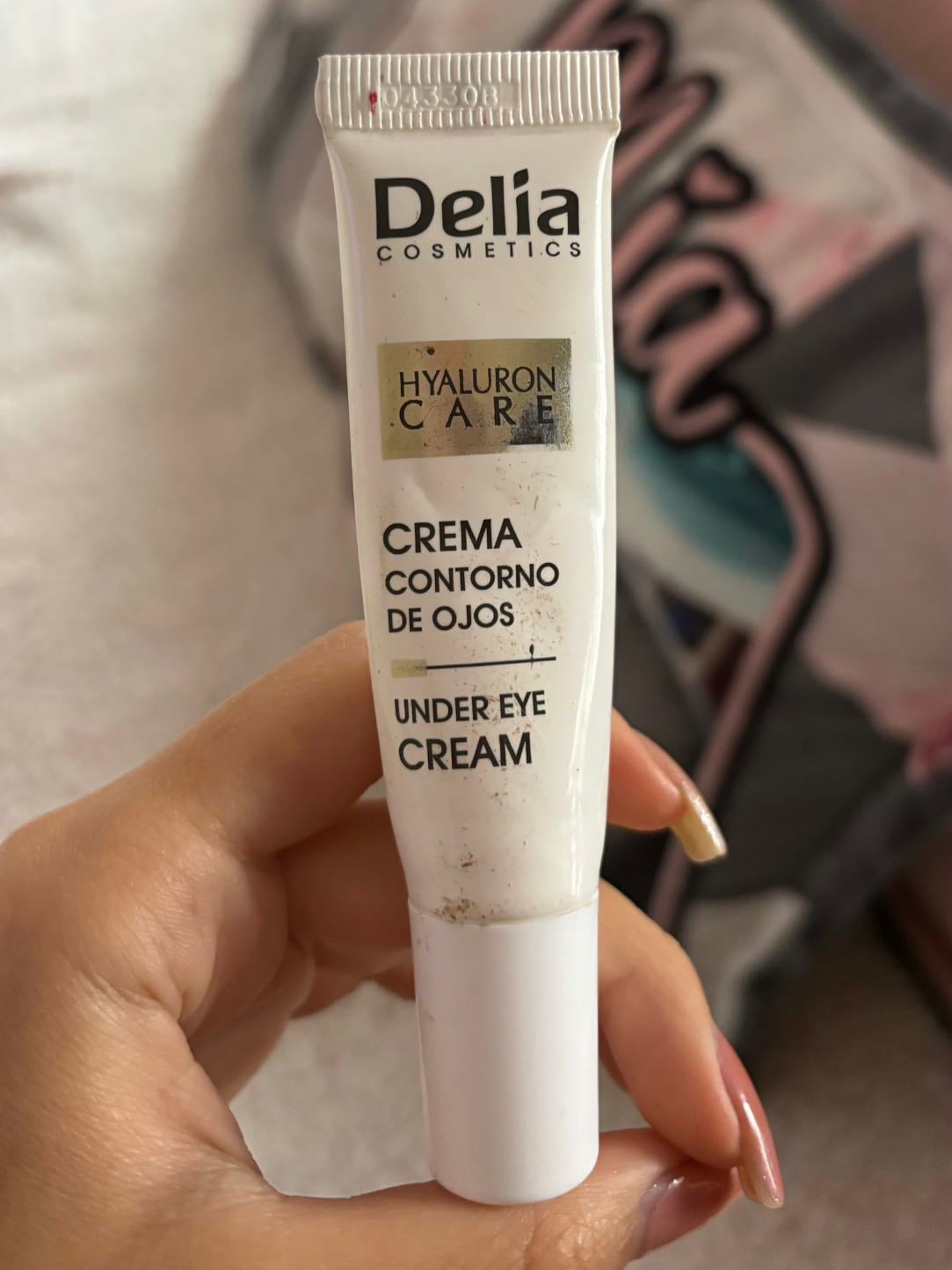 Contorno de ojos Delia (D1) - $10.000 COP Es importante tener un contorno de ojos y cuidar esa zone para que el maquillaje no se cuartee, este me funciona bien