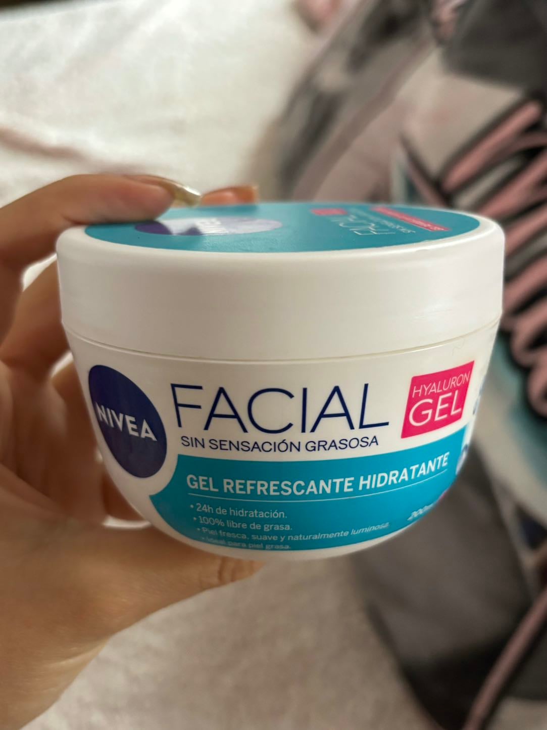 Crema nivea hidratacion en gel - $55.000 COP Me ayuda con la grasa es muy ligera y se absorbe rápido, además rinde mucho