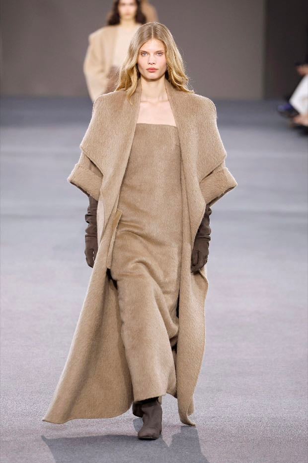 Max Mara, look 33.