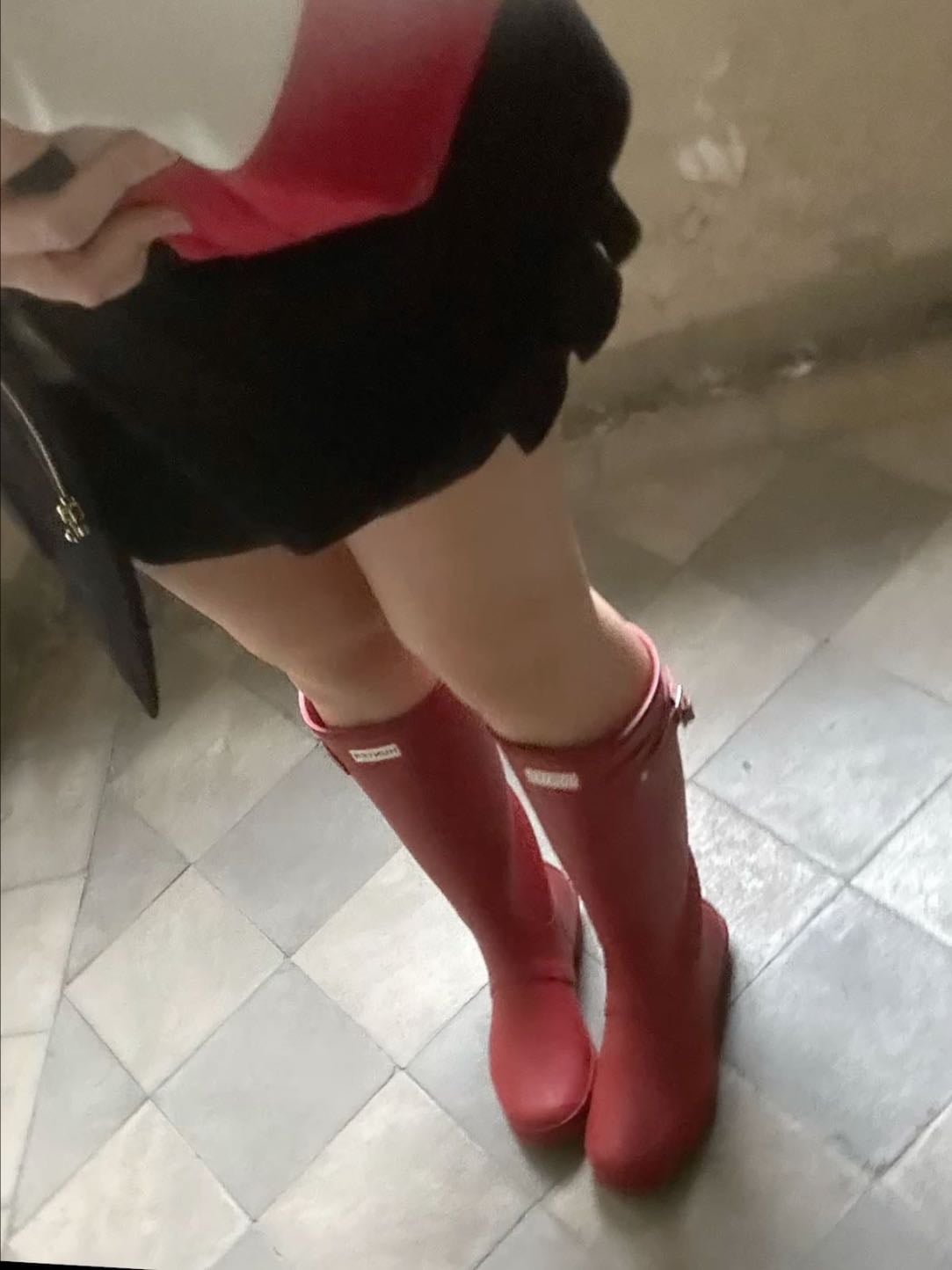 rain boots - red !!! or black