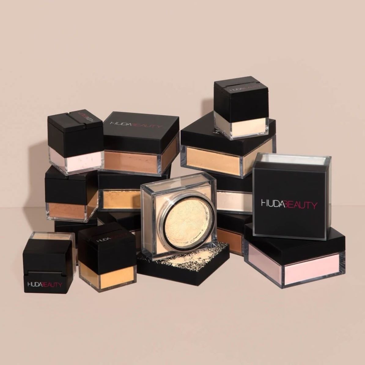 Huda Beauty Easy Bake Blurring Loose Baking & Setting Powder