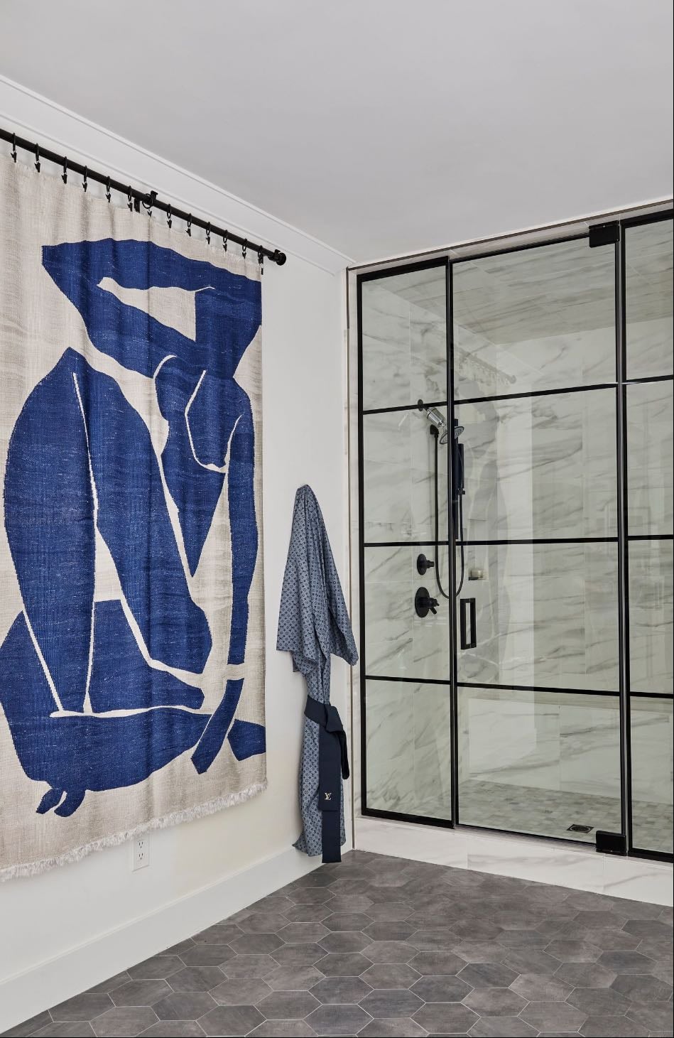 miley cyrus bathroom - california