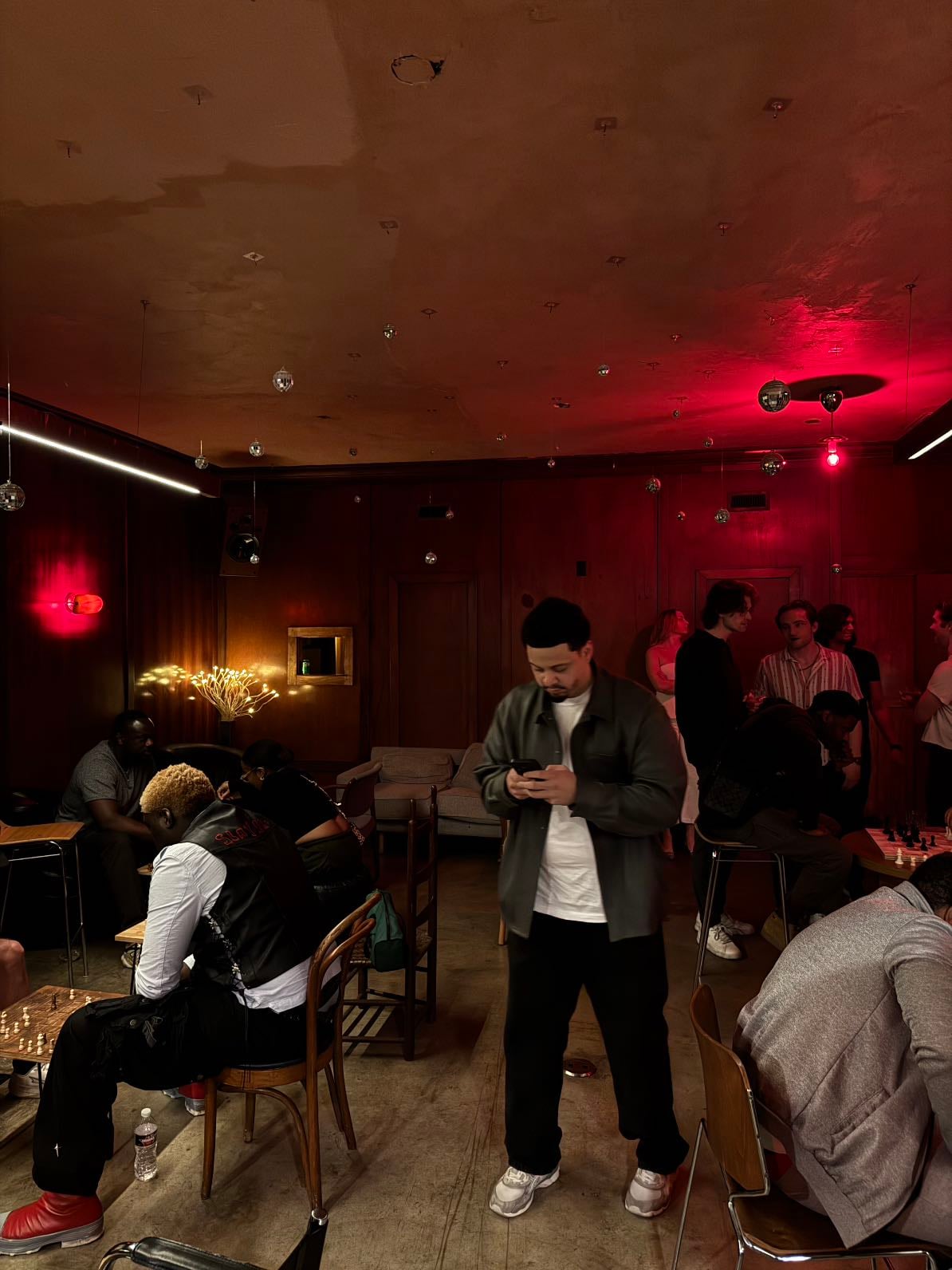 bar 8o8