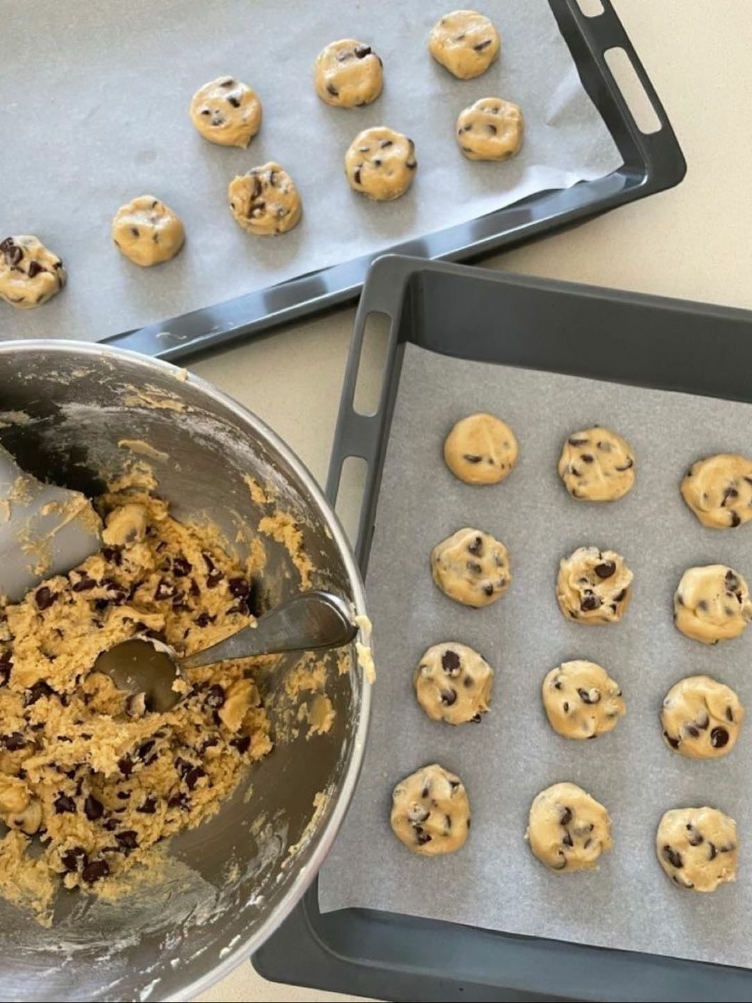 Cook or bake without hands