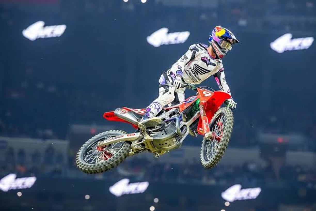 Indianapolis - Triple crown. Roczen won first race but crashed later. Hunter won next two races to beat Eli for top spot. Webb 3rd. Decent night with fairly close points