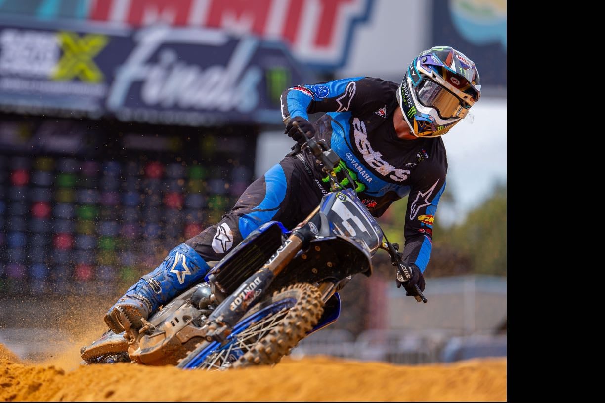 Charlotte 450 Moto 1 - Tomac goes beast mode with holeshot and leading every lap. Not much passing. Sexton struggled. Lawrence bros finish 2-3
