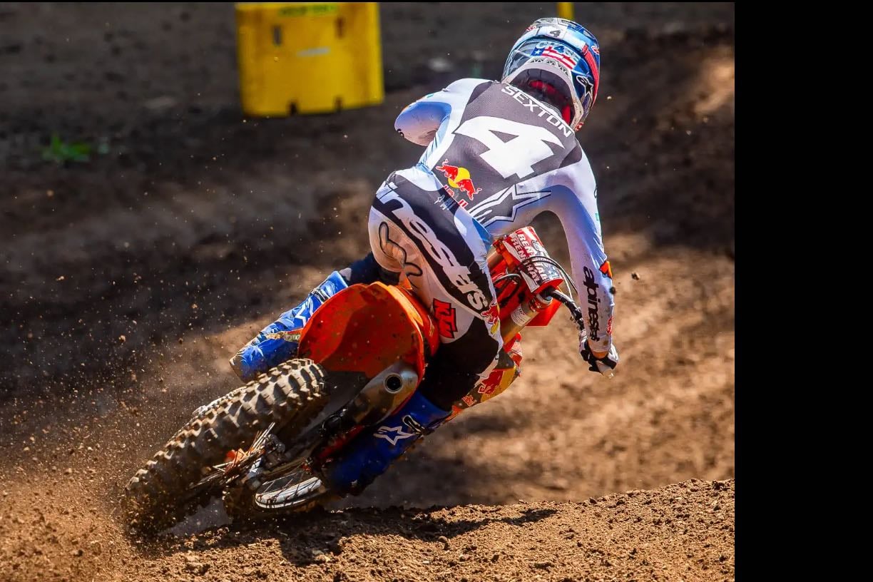 Unadilla Moto 2 - Chase wins big to take overall but this gets a three for podium battle. Hunter had bad start but charges to pass Ferrandis on final lap. Webb injured