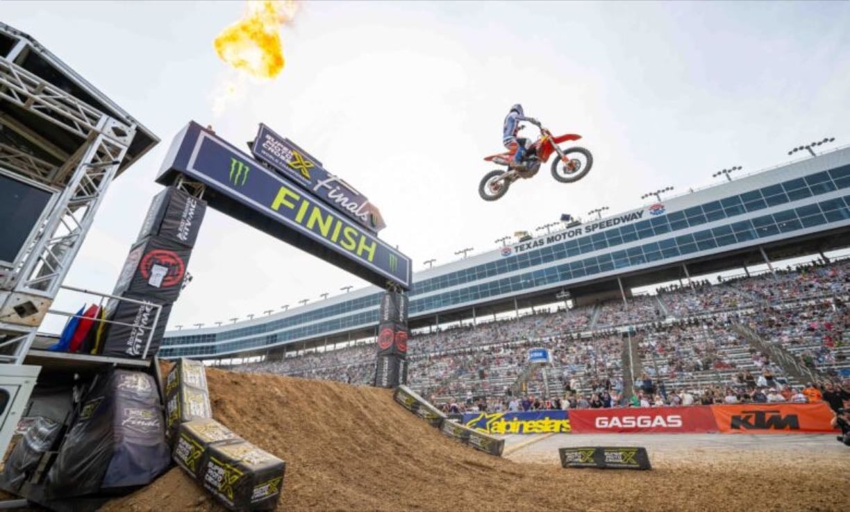 Texas 450 Moto 2 - Chase gets big win to make the finale next week a winner take all between brothers and Chase. Although Hunter took overall
