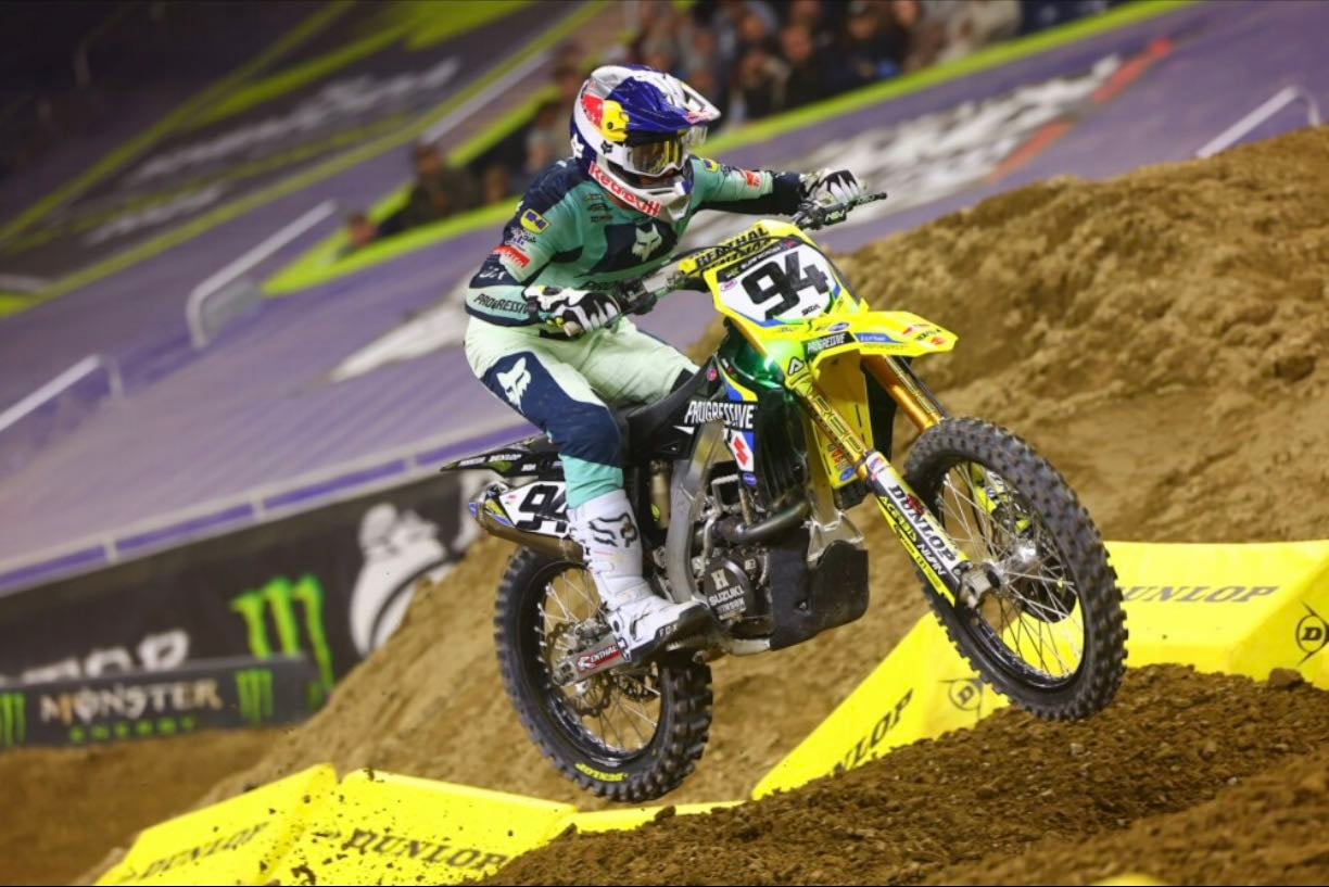 Detroit - Roczen won pretty comfortably. Hunter had issue, Webb also went down. Tomac was just average in 3rd. Sexton returned to get 2nd
