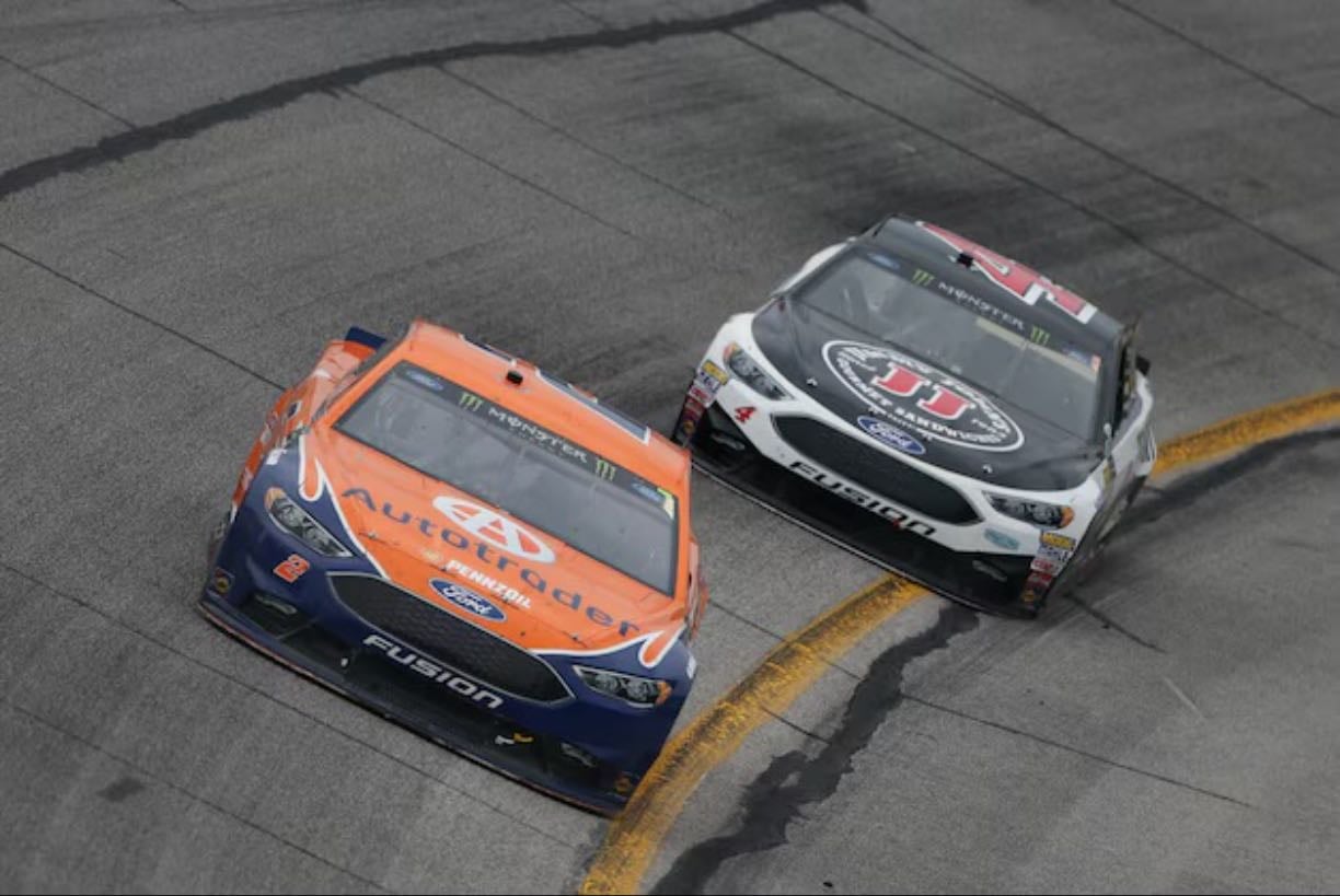 Atlanta - Harvick dominated leading almost 300 laps but gets speeding penalty on last pit stop. A problem all day for many drivers. Brad passes Larson with 7 to go
