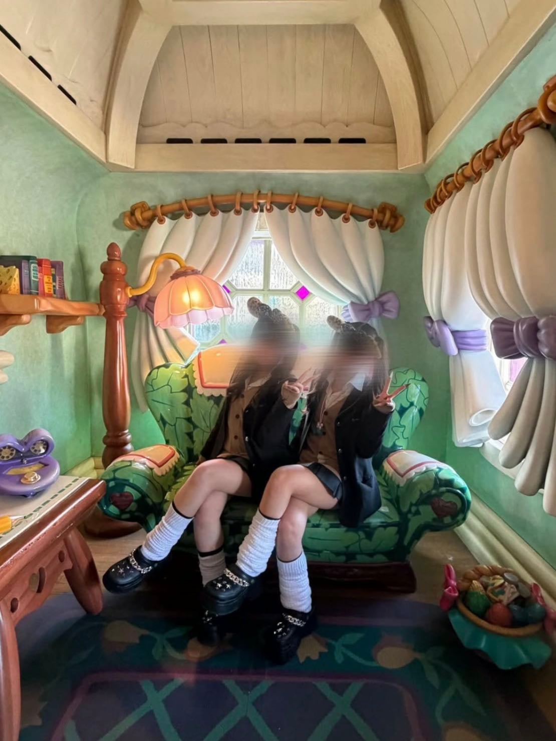 初ディズニー🐭🏰🤎 - むあと念願の制服でヒョウ柄ディズニー🐆🤎
初めてにしては周り方も良かったと思うし無駄な時間なかったと思ってる🥹ほんとーーーうに楽しかったし満喫できた🎶また絶対行きたい🥹🥹