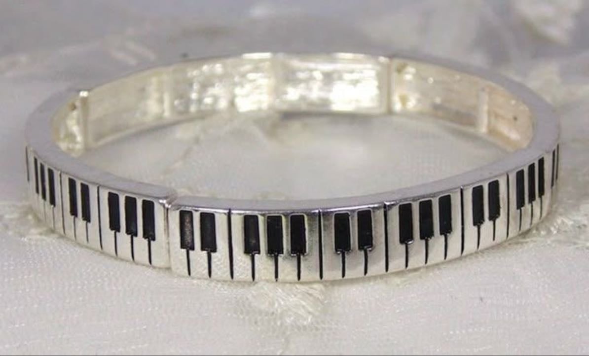 Piano bracelet ౨ৎ