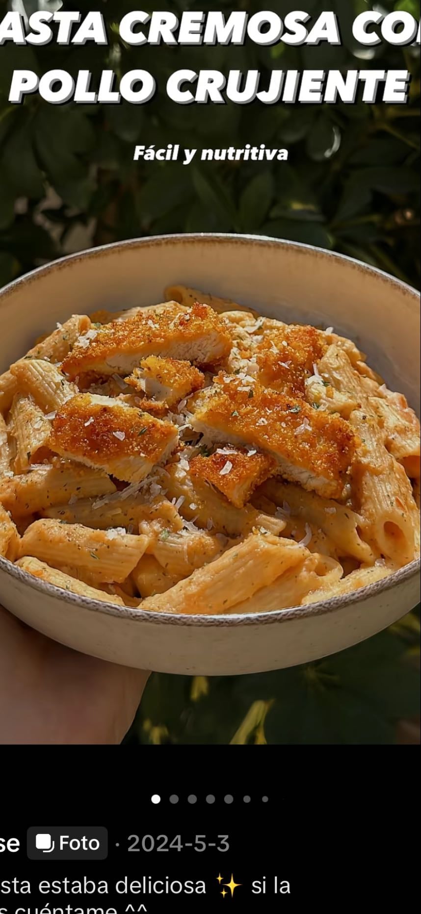 pasta cremosa con pollo crujiente