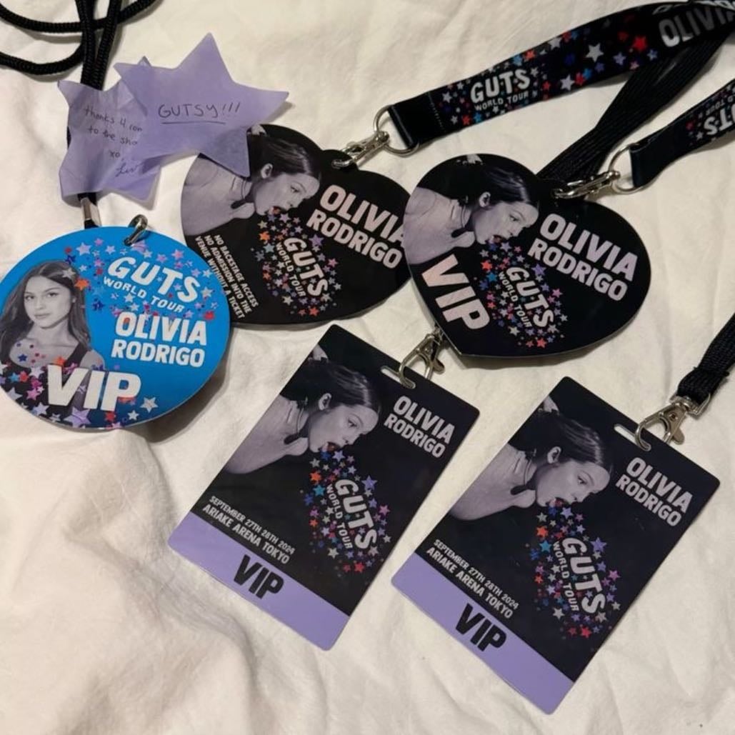 olivia rodrigo concert ticket (VIP)