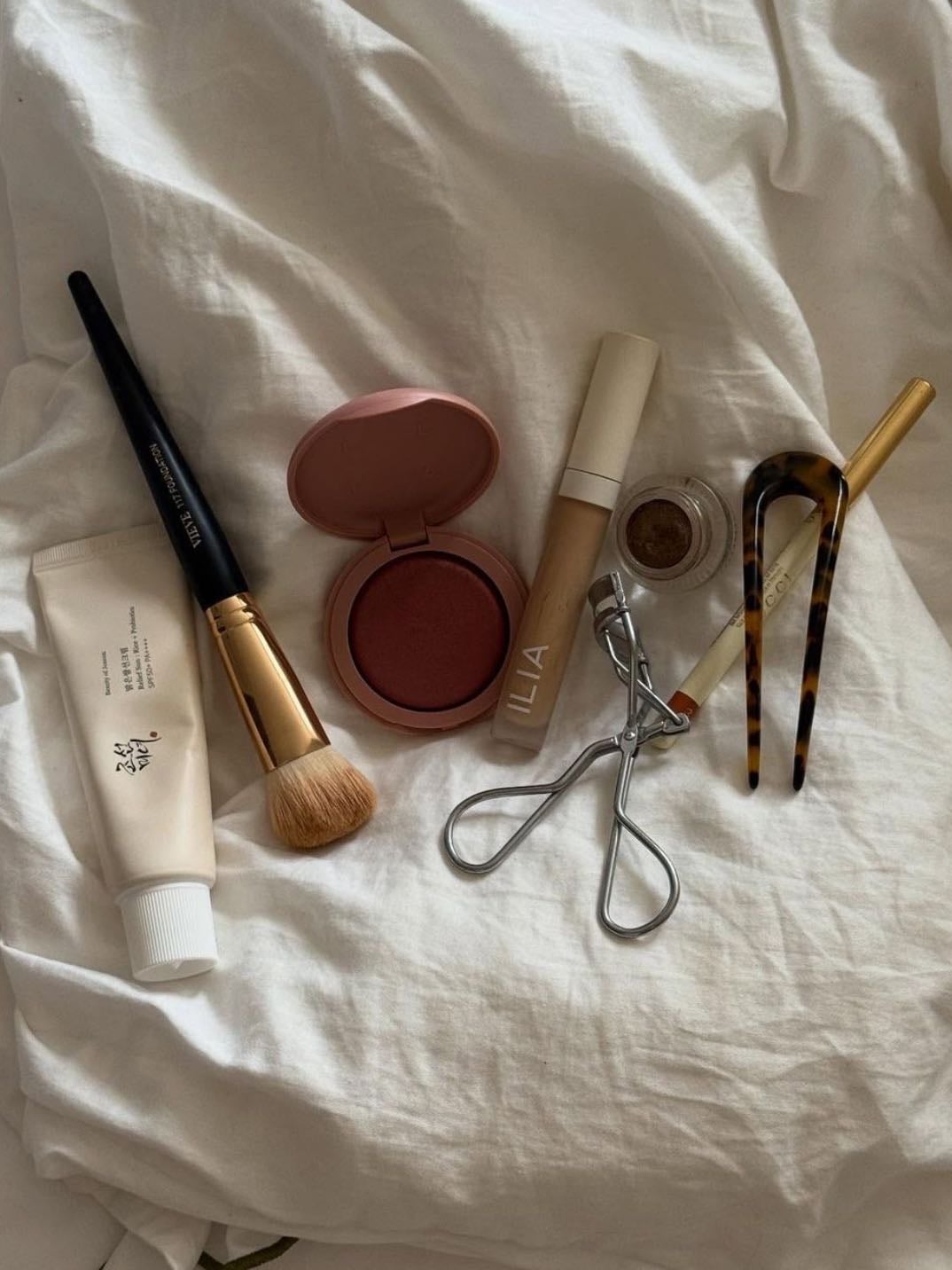 Do your makeup - Pre-shower makeup/your everyday makeup