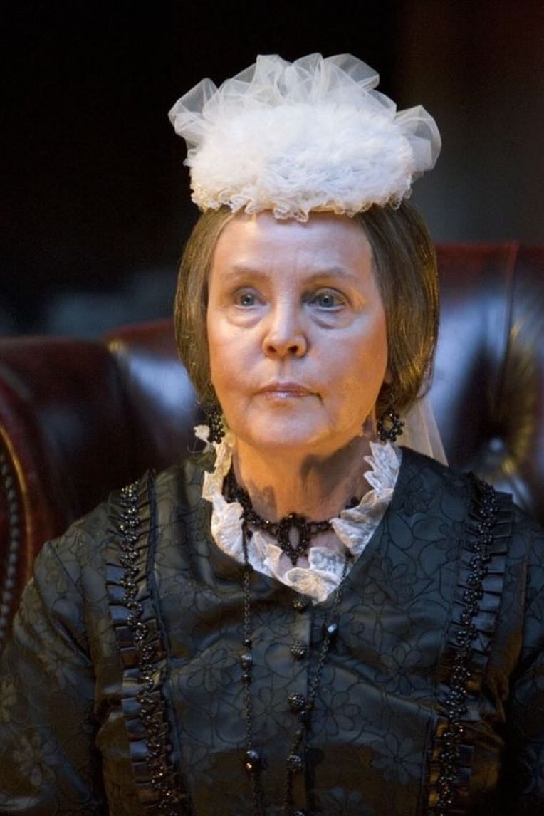 Queen Victoria - Tooth and Claw 2x2