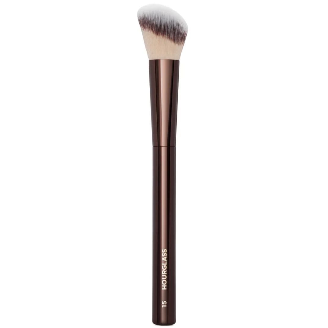 No. 15 Blush Brush - Hourglass