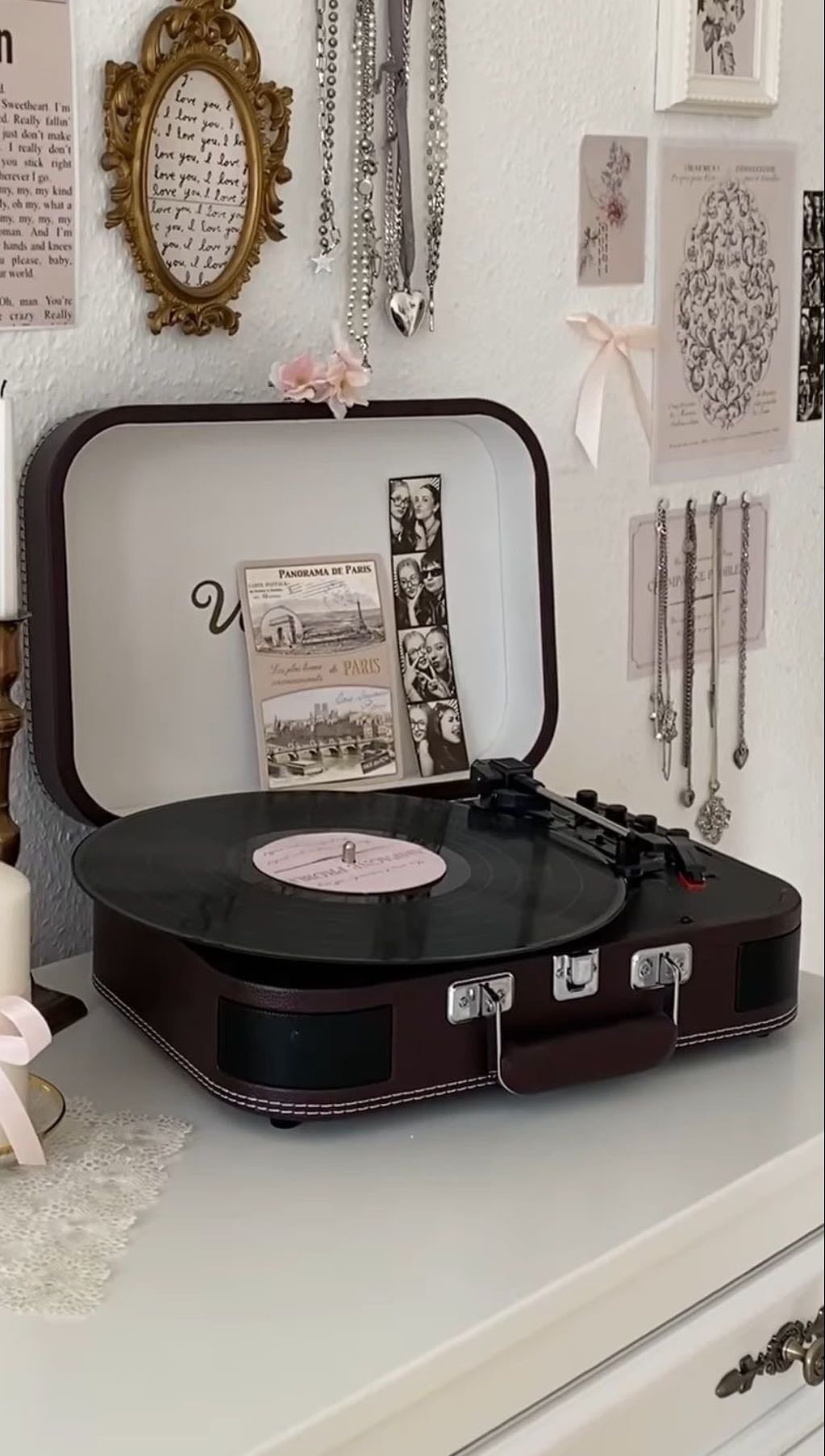 Vinyl player