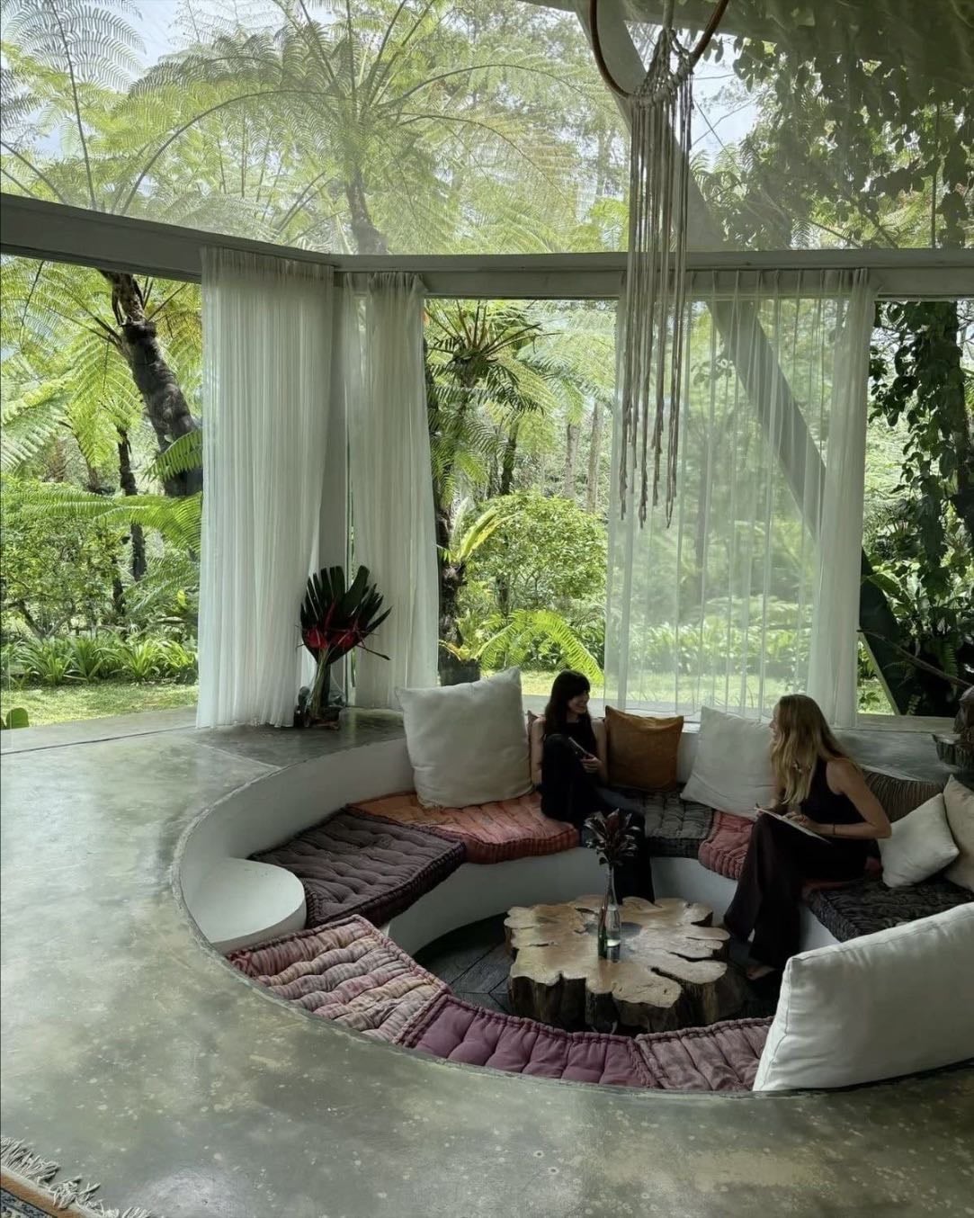 Conversation pit