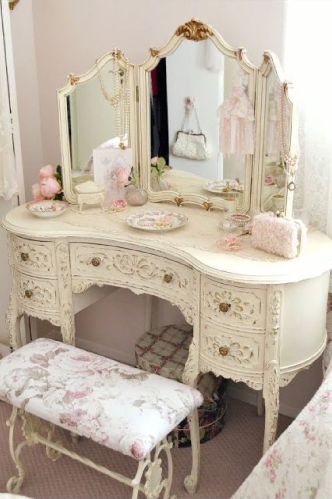 Vintage Vanity Table